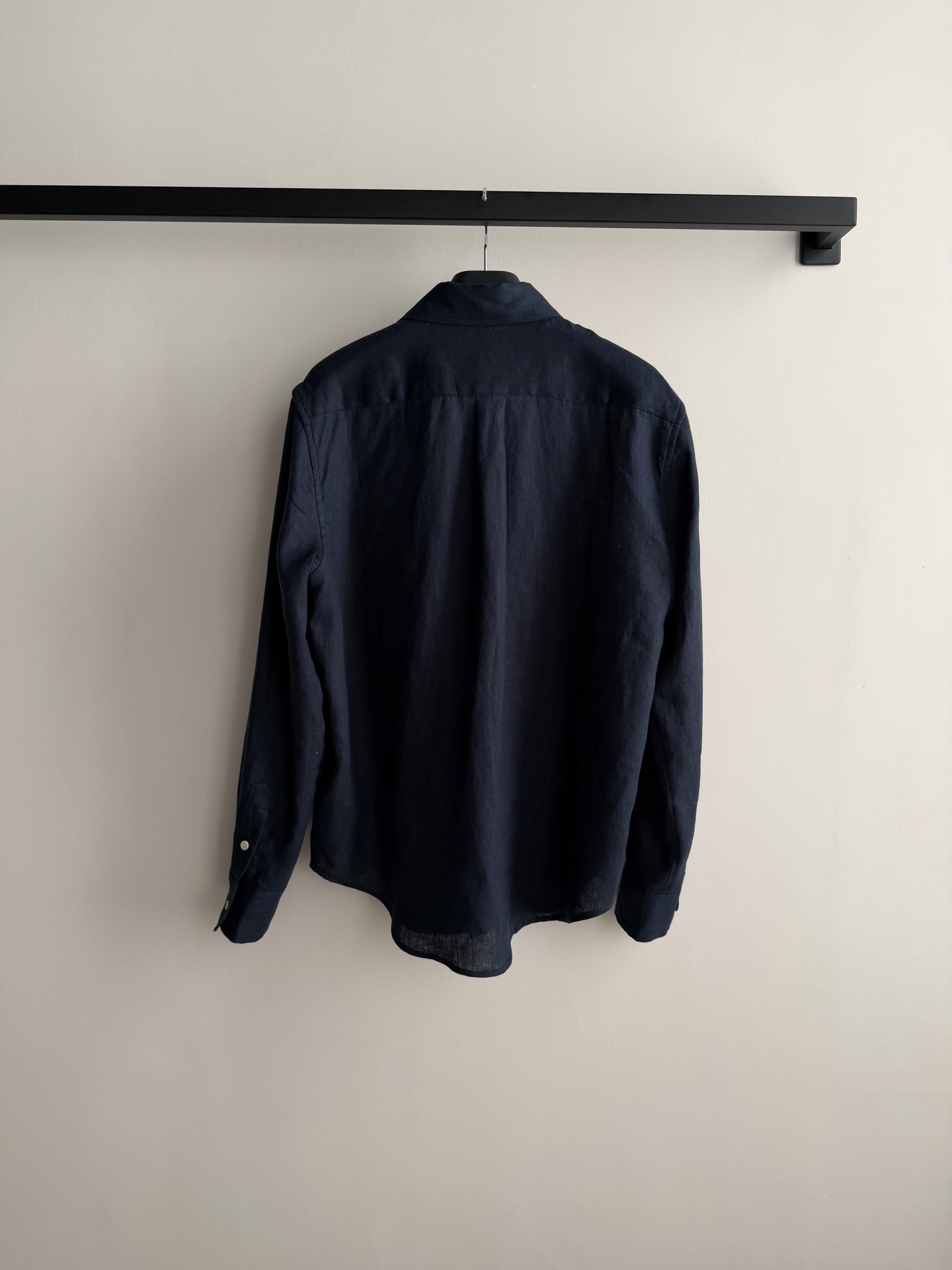 拉夫劳伦🆕亚麻衬衫，100%亚麻材质，透气舒适，春夏穿超合适！经典纽扣领+小马刺绣，品牌感满满✨。宽松版