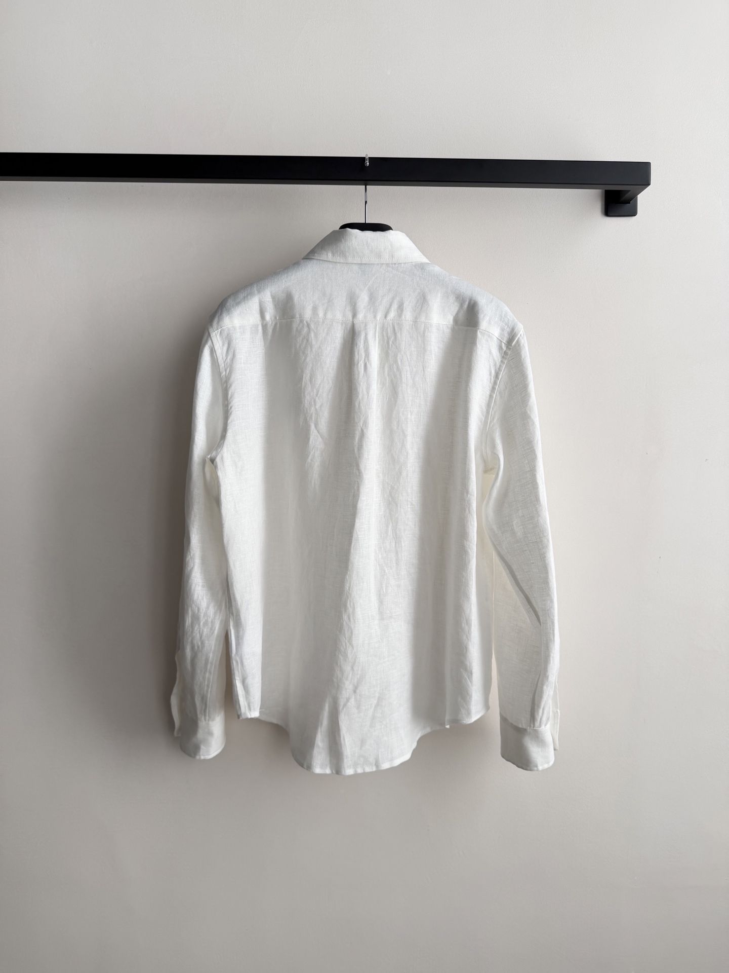 拉夫劳伦🆕亚麻衬衫，100%亚麻材质，透气舒适，春夏穿超合适！经典纽扣领+小马刺绣，品牌感满满✨。宽松版