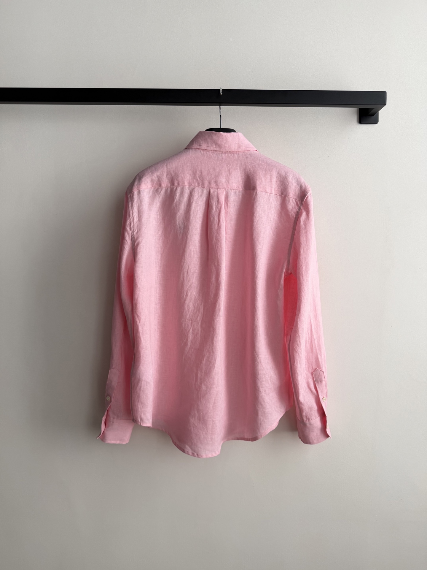 拉夫劳伦🆕亚麻衬衫，100%亚麻材质，透气舒适，春夏穿超合适！经典纽扣领+小马刺绣，品牌感满满✨。宽松版