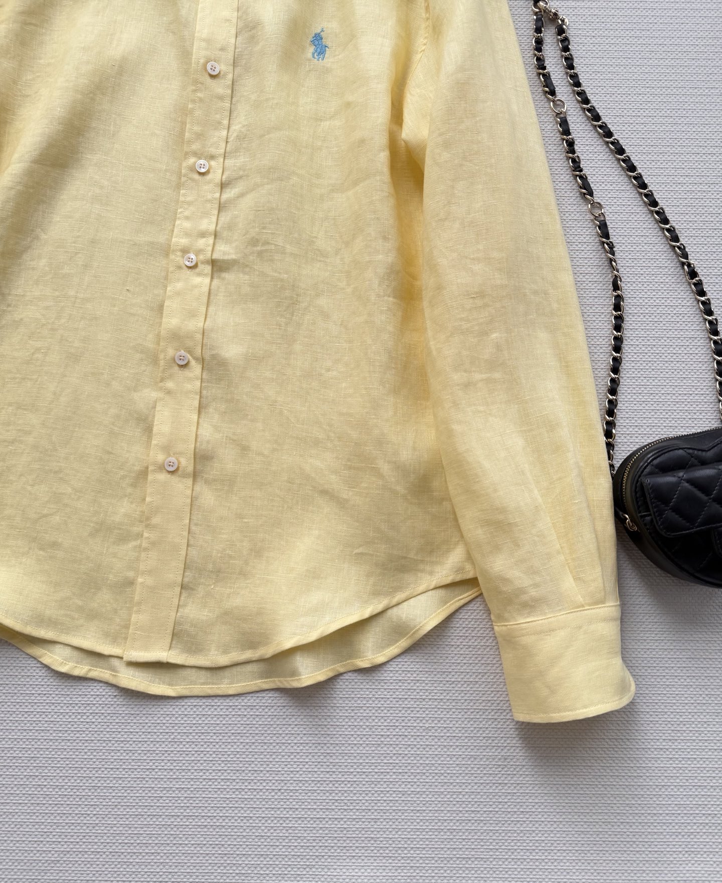 拉夫劳伦🆕亚麻衬衫，100%亚麻材质，透气舒适，春夏穿超合适！经典纽扣领+小马刺绣，品牌感满满✨。宽松版