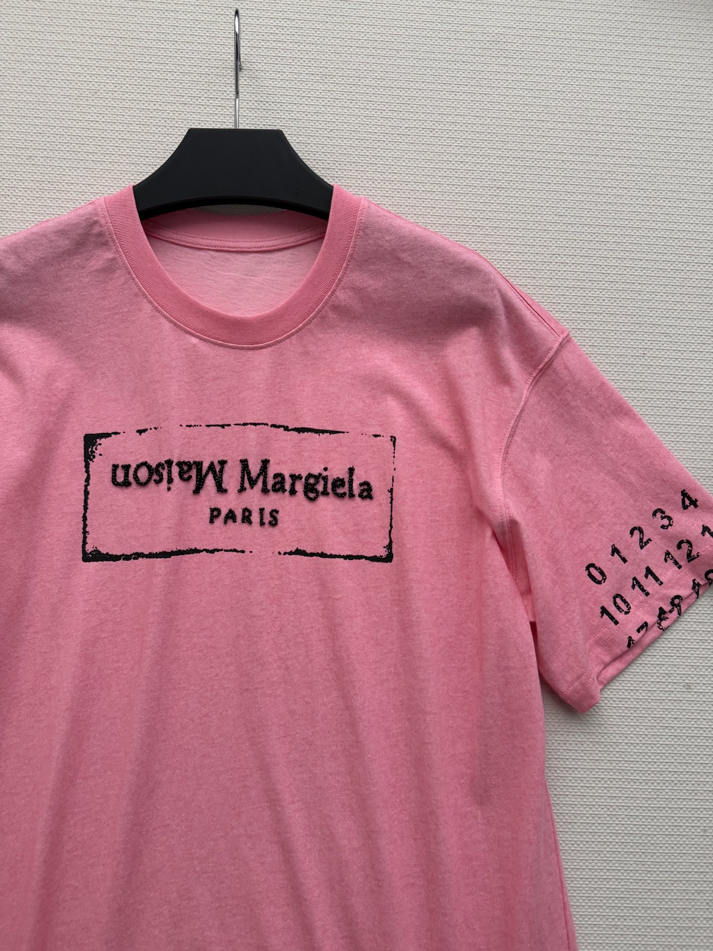 MM6爆款——马吉拉钉珠洗水T：超甜酷的一款oversize T，多次洗水效果的叠加使得纹理特别高级又复
