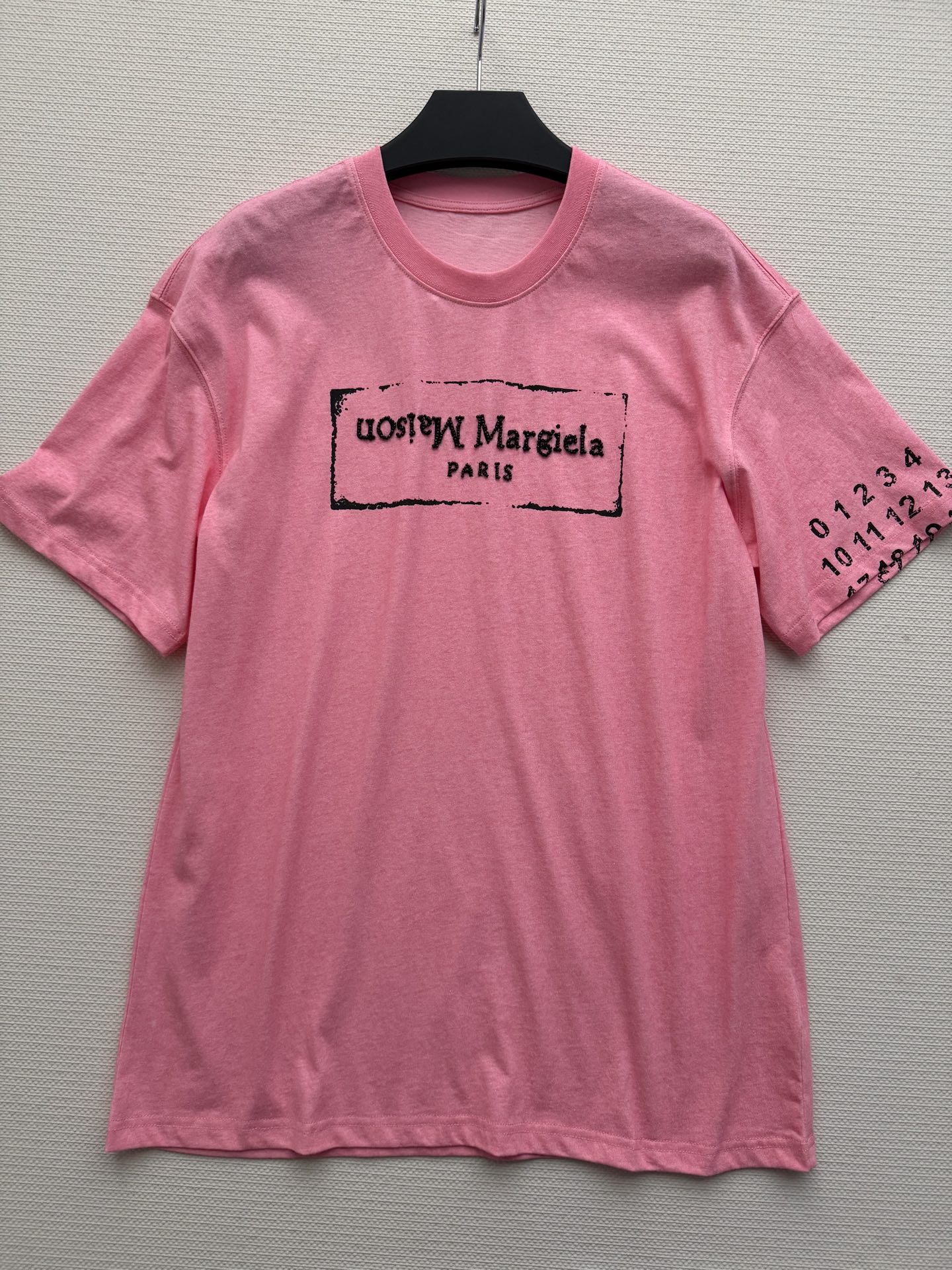 MM6爆款——马吉拉钉珠洗水T：超甜酷的一款oversize T，多次洗水效果的叠加使得纹理特别高级又复