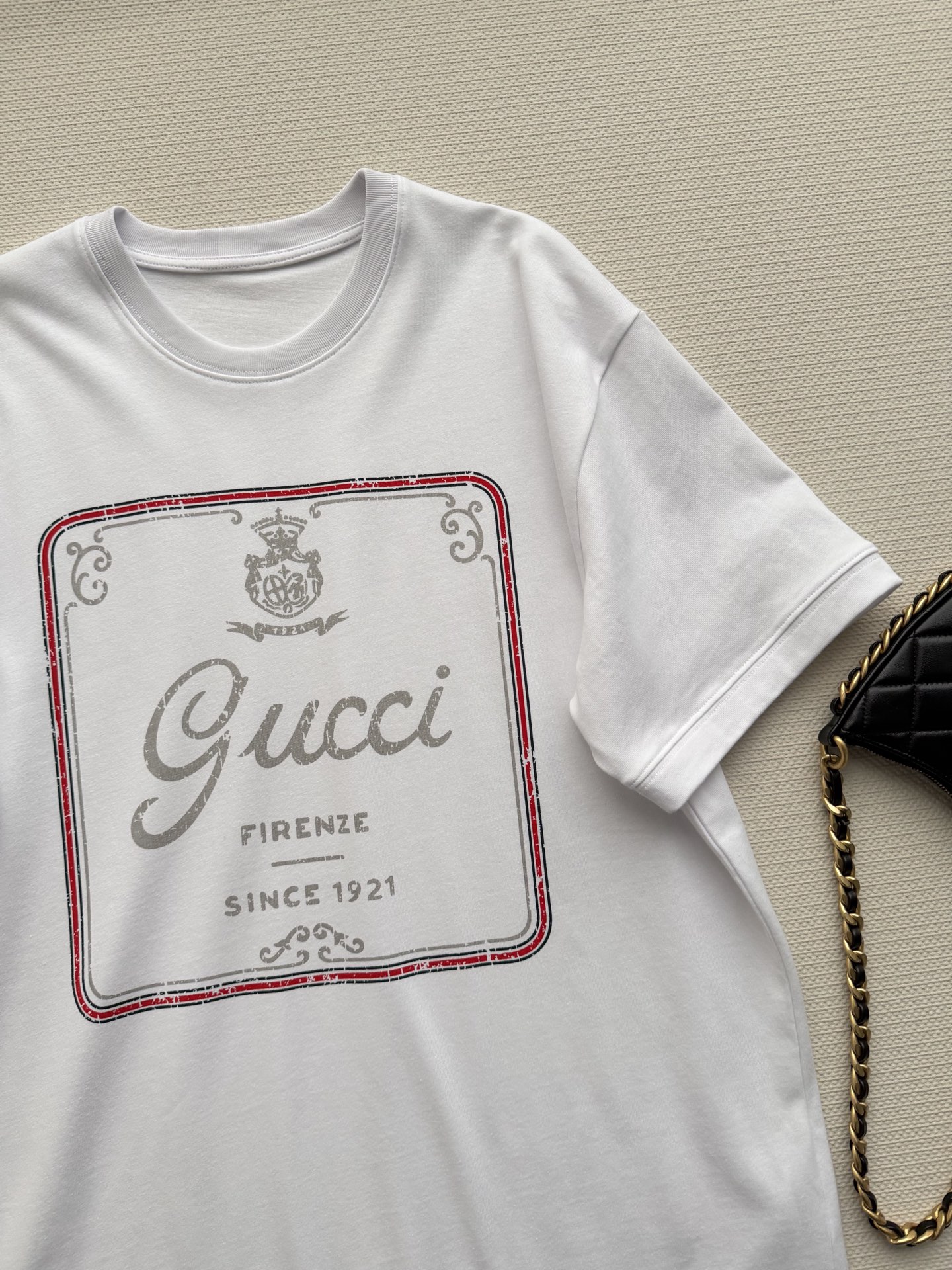 Gucc*🆕典藏标识“Firenze Since 1921”经由不同工艺焕新演绎，作为专属灵感来源，贯穿