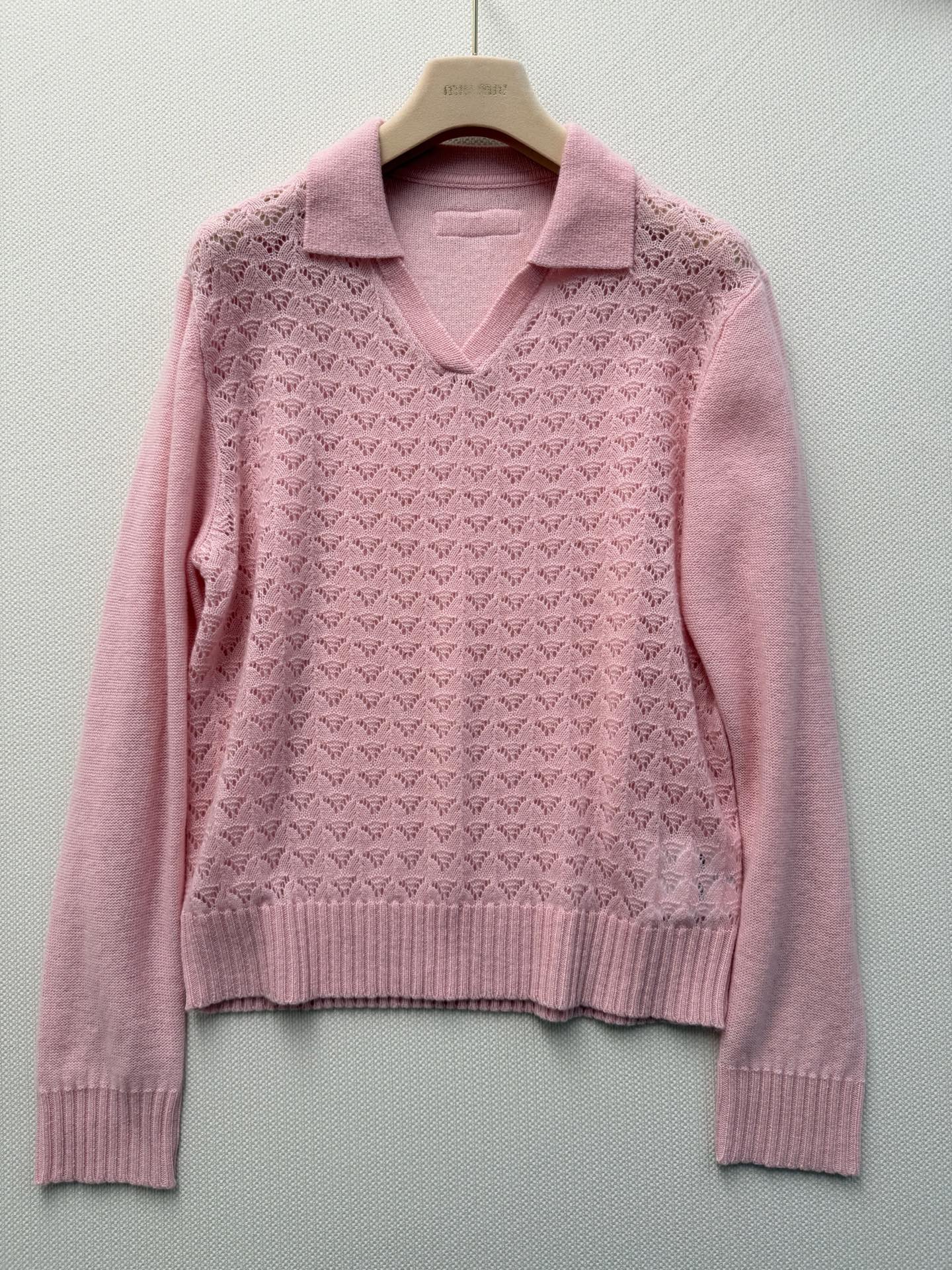 Miumi*🆕26Ss早春新款 镂空翻领针织polo衫丨⚠独家yb开发！高版出品！甄选细腻羊毛羊绒混纺面