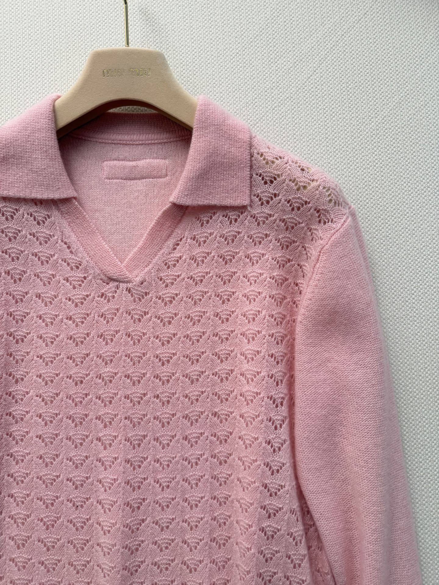 Miumi*🆕26Ss早春新款 镂空翻领针织polo衫丨⚠独家yb开发！高版出品！甄选细腻羊毛羊绒混纺面
