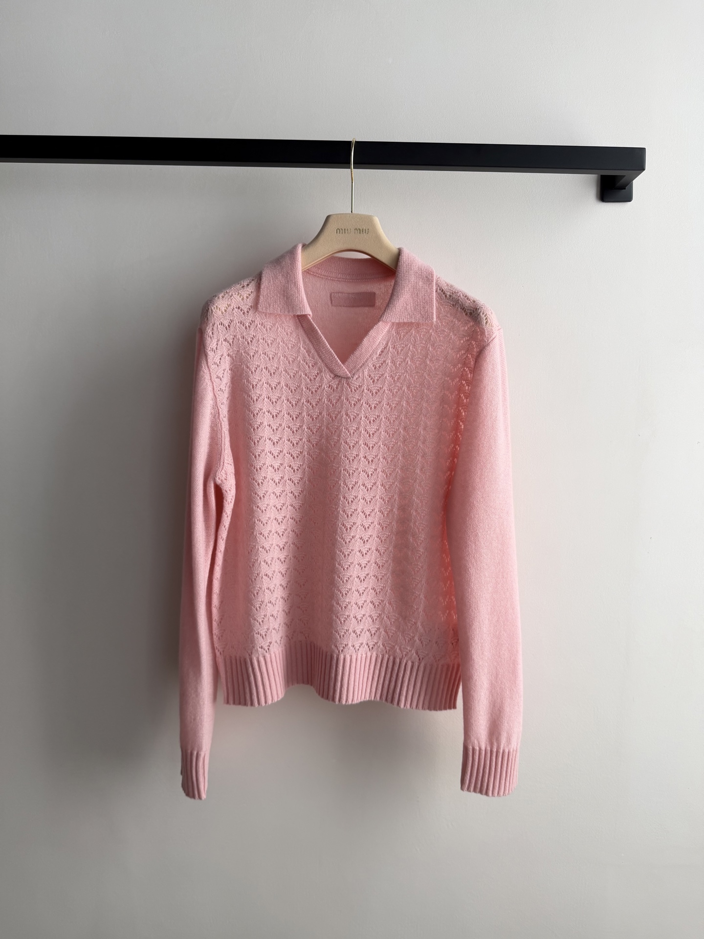 Miumi*🆕26Ss早春新款 镂空翻领针织polo衫丨⚠独家yb开发！高版出品！甄选细腻羊毛羊绒混纺面