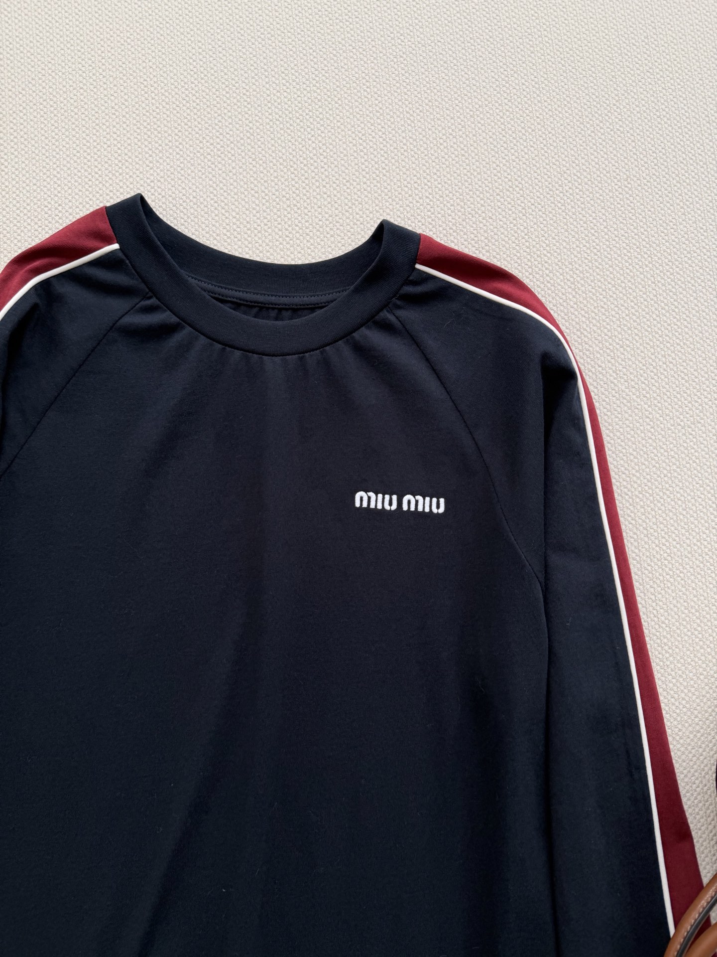 Miumi*🆕 26Ss早春新款 logo刺绣拼色圆领长袖T恤丨⚠独家yb开发！顶级高版出品！甄选柔软透