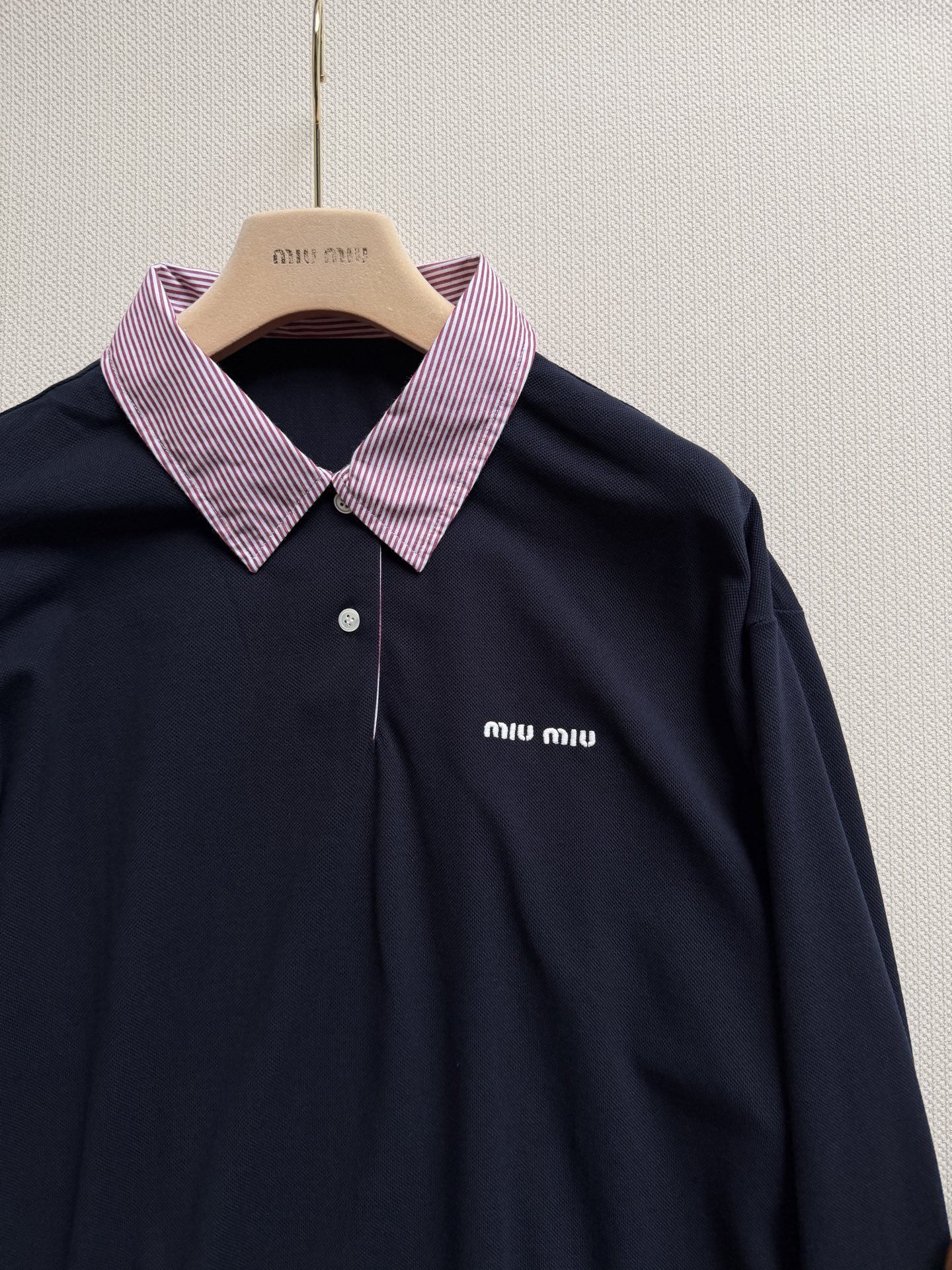 Miu Mi* 🆕26Ss早春新款 微标刺绣撞色翻领长袖POLO衫丨⚠独家yb开发！顶级高版出品！以深邃