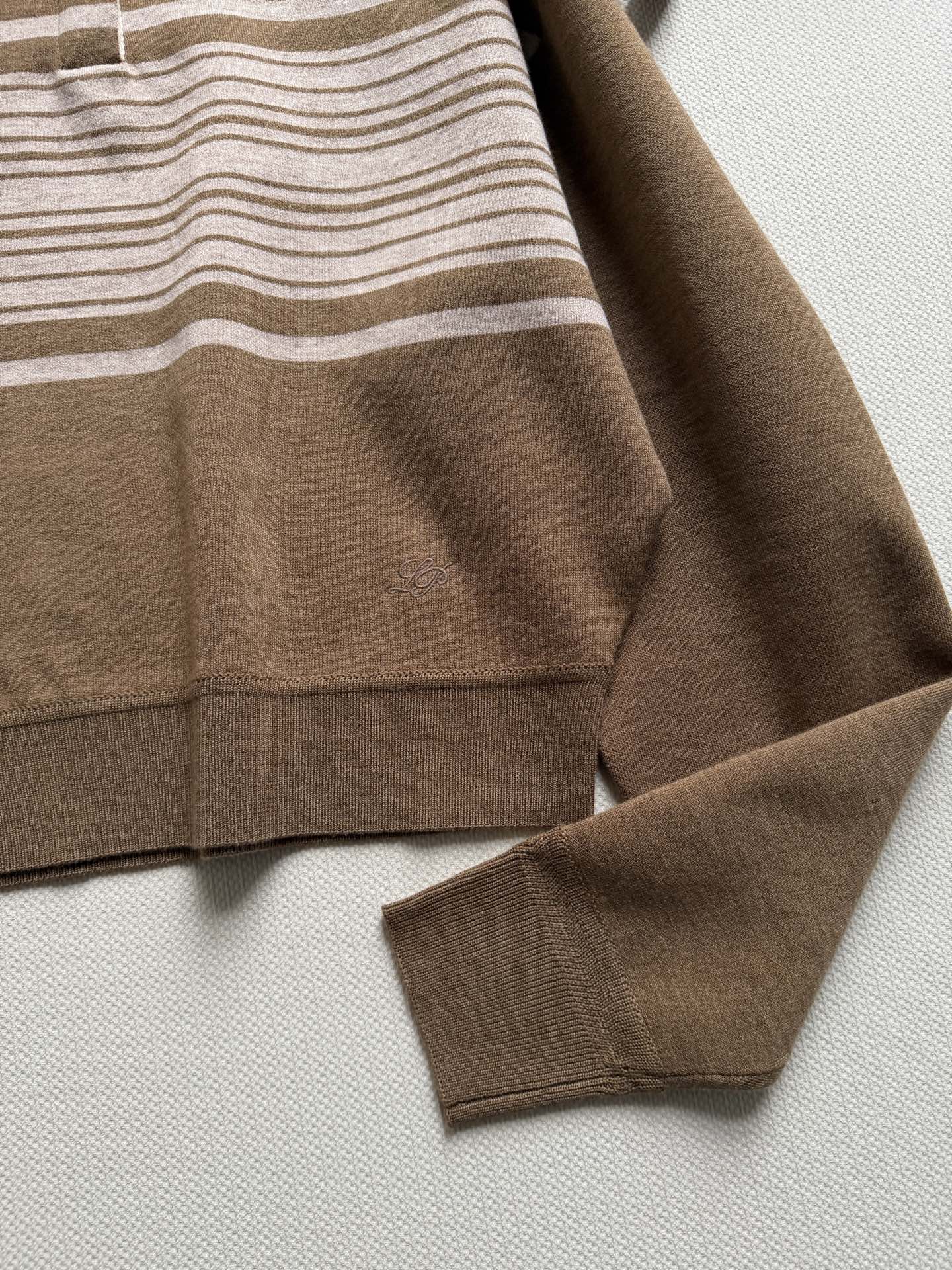 Loro Piana 🆕Winterdale Polo衫，采用双层羊毛+羊绒混纺，柔软又保暖，秋冬穿超舒
