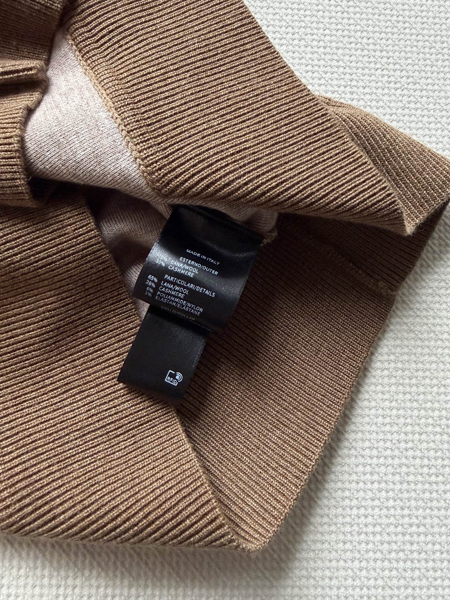 Loro Piana 🆕Winterdale Polo衫，采用双层羊毛+羊绒混纺，柔软又保暖，秋冬穿超舒