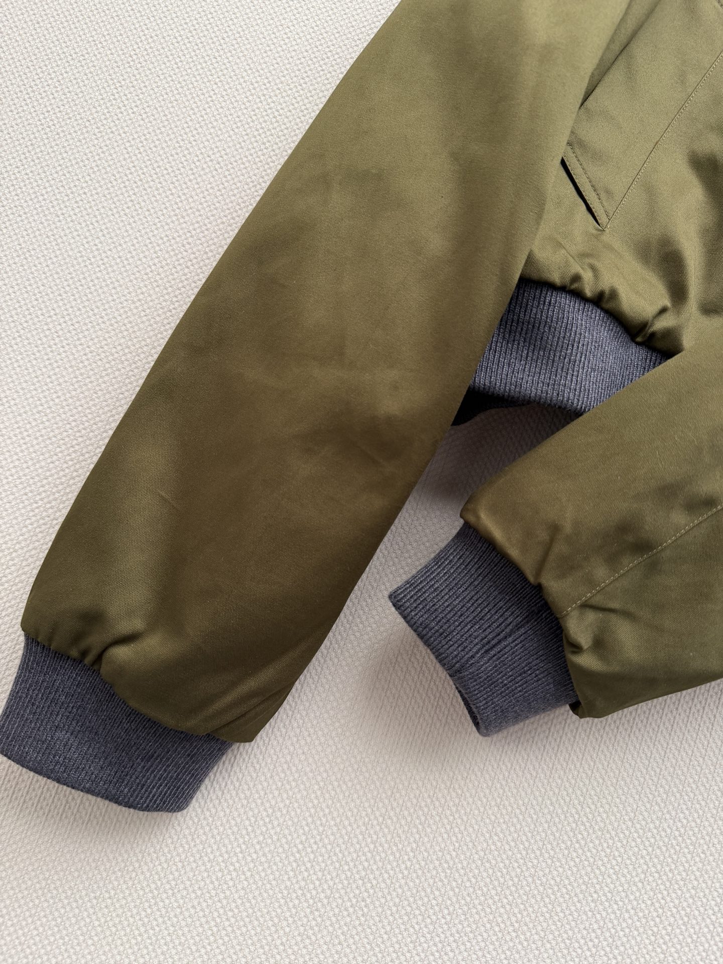 Miu Mi* 26Ss早春新款 复古学院风橄榄绿套装丨⚠独家yb开发！顶级高版出品！这套橄榄绿夹克半裙