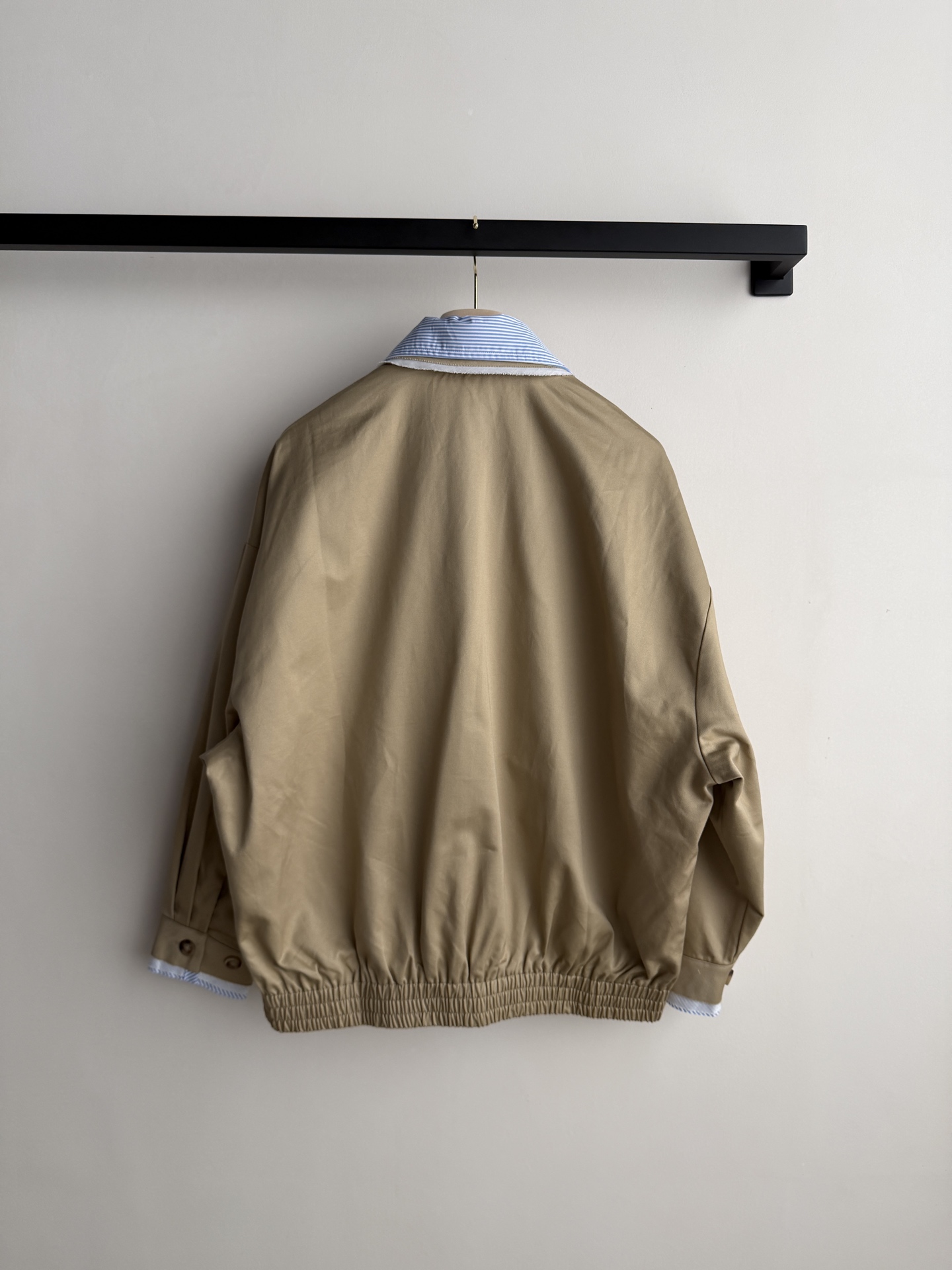 Miumi* 🆕26Ss早春新款 徽标条纹翻领拼接夹克短外套丨⚠独家yb开发！顶级高版出品！标志性徽标刺