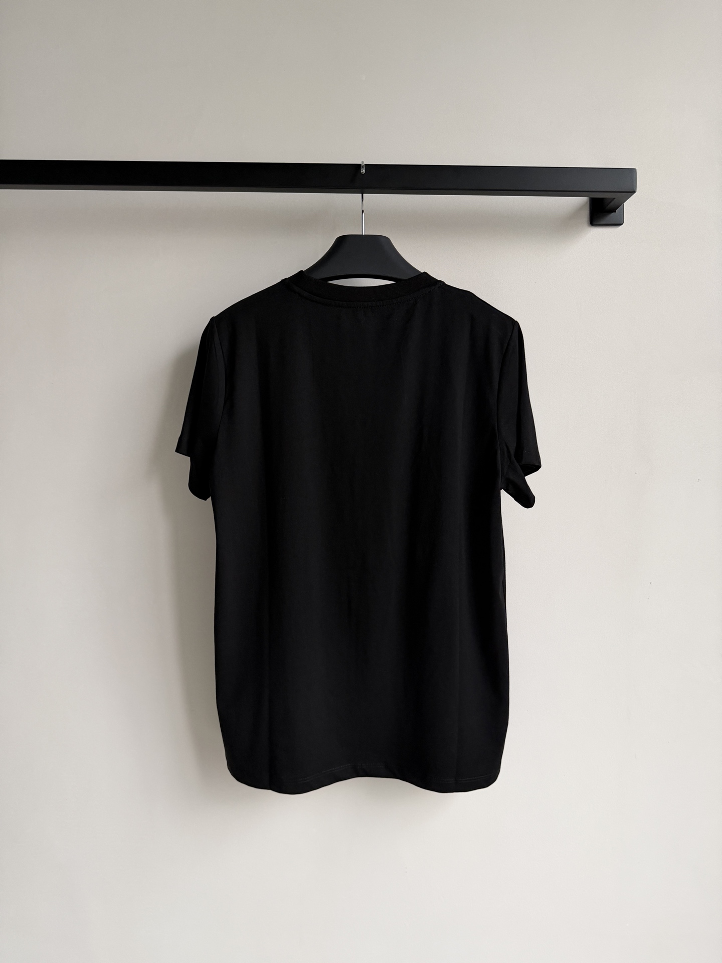 🌈🌈🌈澳洲仙牌AJE珍珠刺绣T：这两年超火的澳洲品牌，这款手工珍珠T是刻在澳洲基因里的随性浪漫✨全手工钉