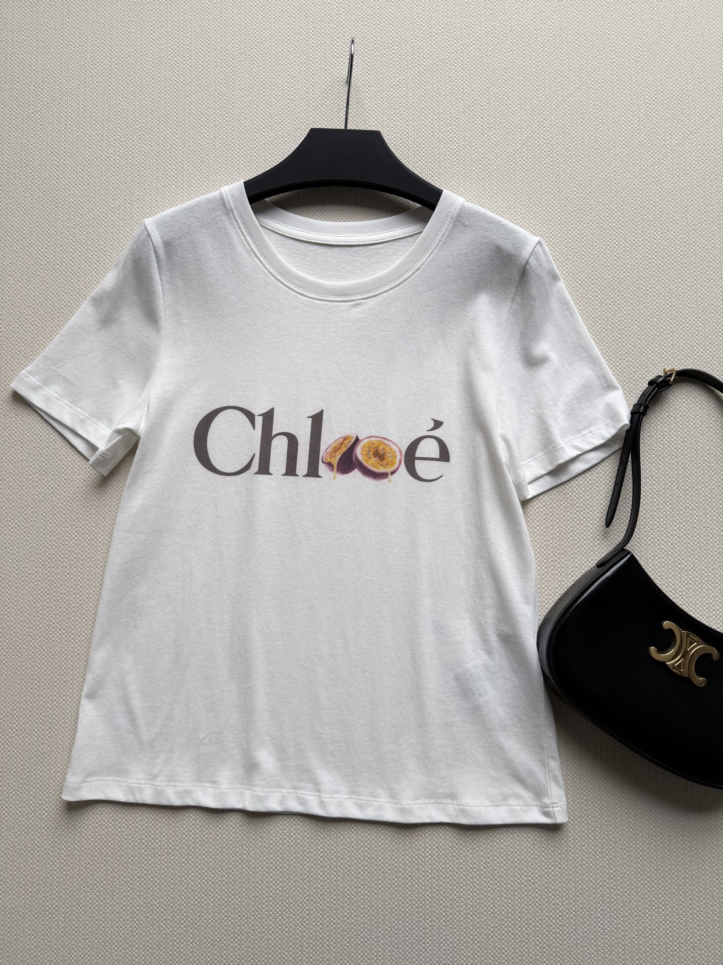 Chloé ｜26S最新款“百香果”T恤白T 真的是搭配里面不可或缺的单品无论是单穿，还是营造层次感穿搭
