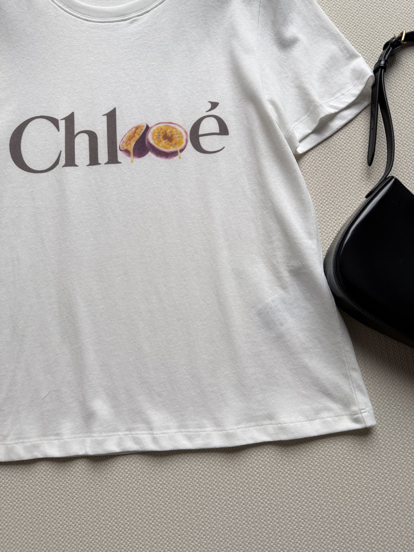 Chloé ｜26S最新款“百香果”T恤白T 真的是搭配里面不可或缺的单品无论是单穿，还是营造层次感穿搭