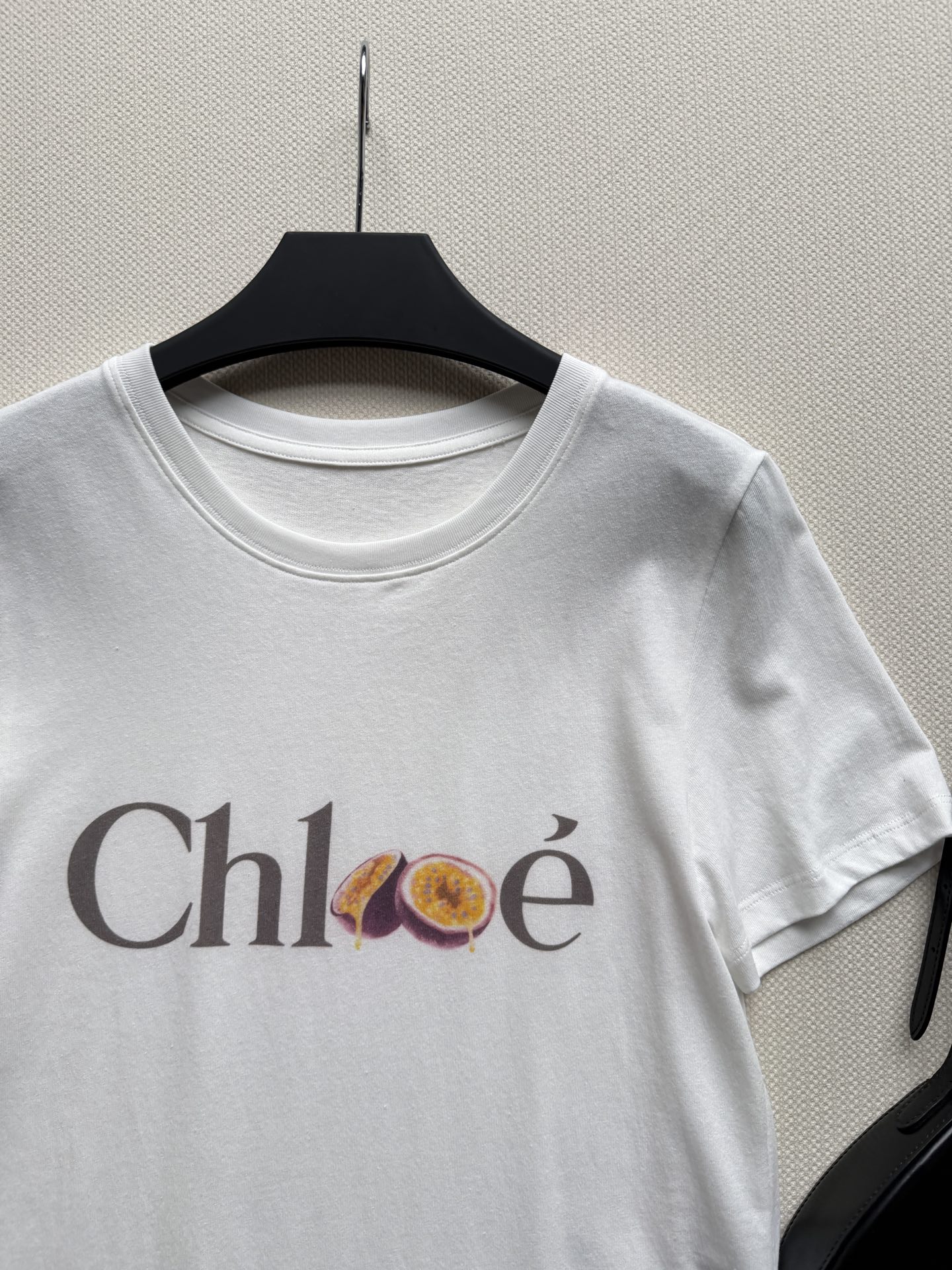 Chloé ｜26S最新款“百香果”T恤白T 真的是搭配里面不可或缺的单品无论是单穿，还是营造层次感穿搭