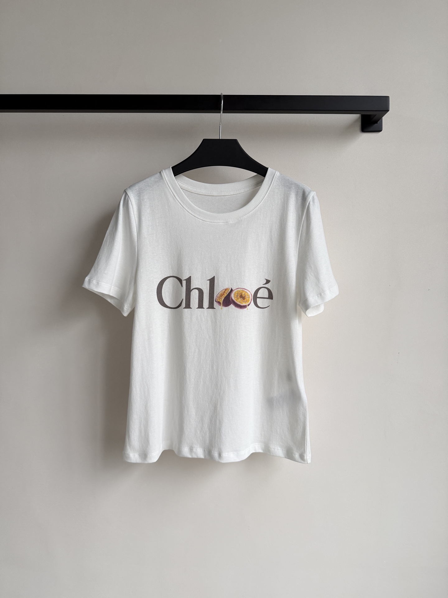 Chloé ｜26S最新款“百香果”T恤白T 真的是搭配里面不可或缺的单品无论是单穿，还是营造层次感穿搭