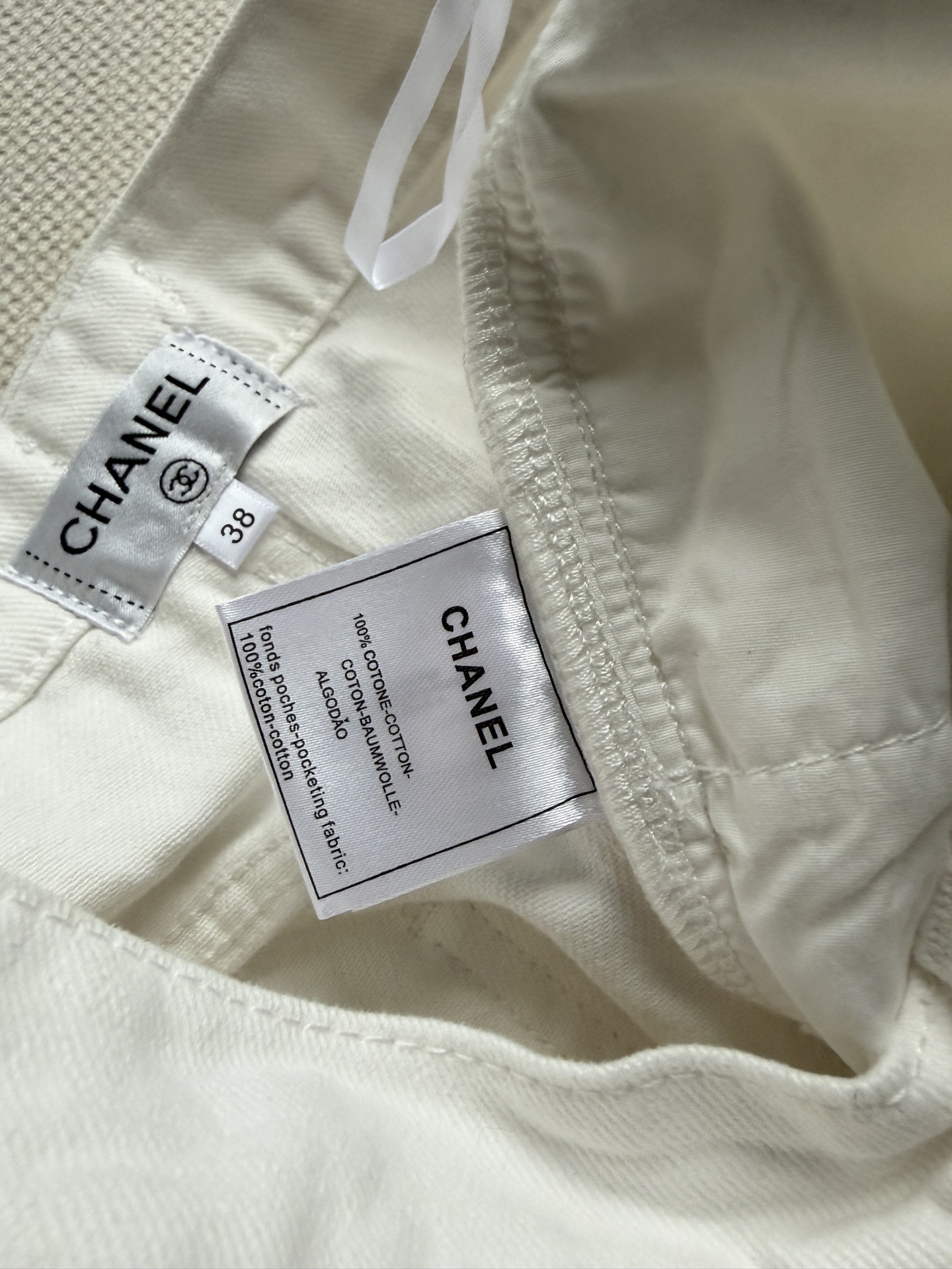 Chane*🆕，直筒牛仔裤👖 低调又有辨识度，无论通勤还是休闲都能轻松搭配ＳＭＬ.