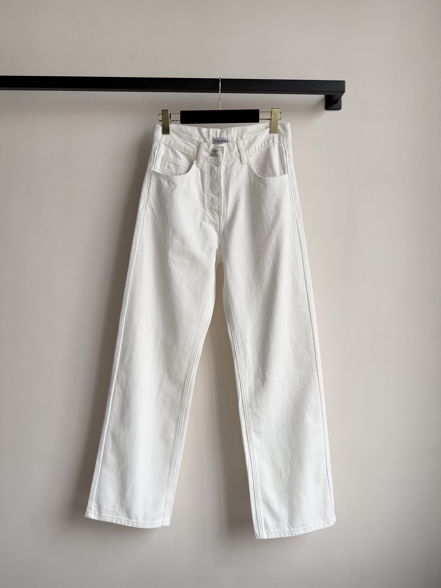 Chane*🆕，直筒牛仔裤👖 低调又有辨识度，无论通勤还是休闲都能轻松搭配ＳＭＬ.