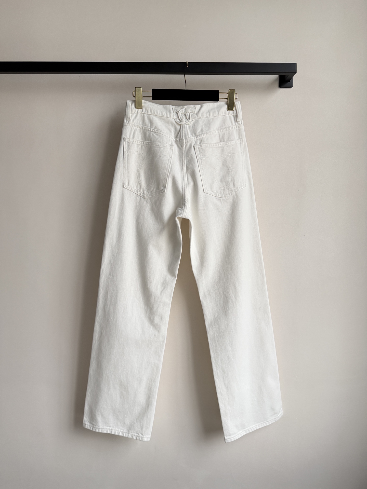 Chane*🆕，直筒牛仔裤👖 低调又有辨识度，无论通勤还是休闲都能轻松搭配ＳＭＬ.