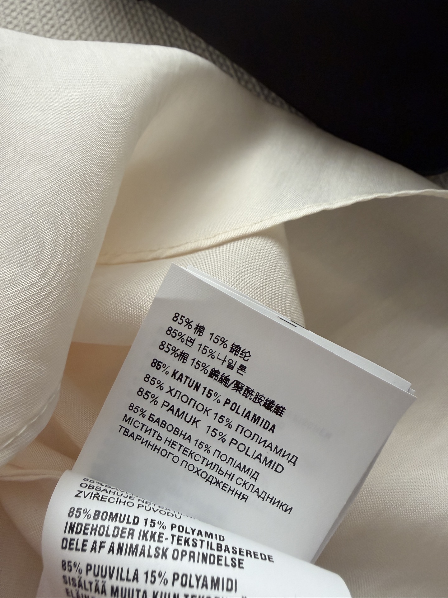 Prad*🆕这款衬衫连衣裙，经典翻领+短袖设计，简约优雅，米白色调超百搭。腰部抽绳可调节，轻松勾勒腰线，