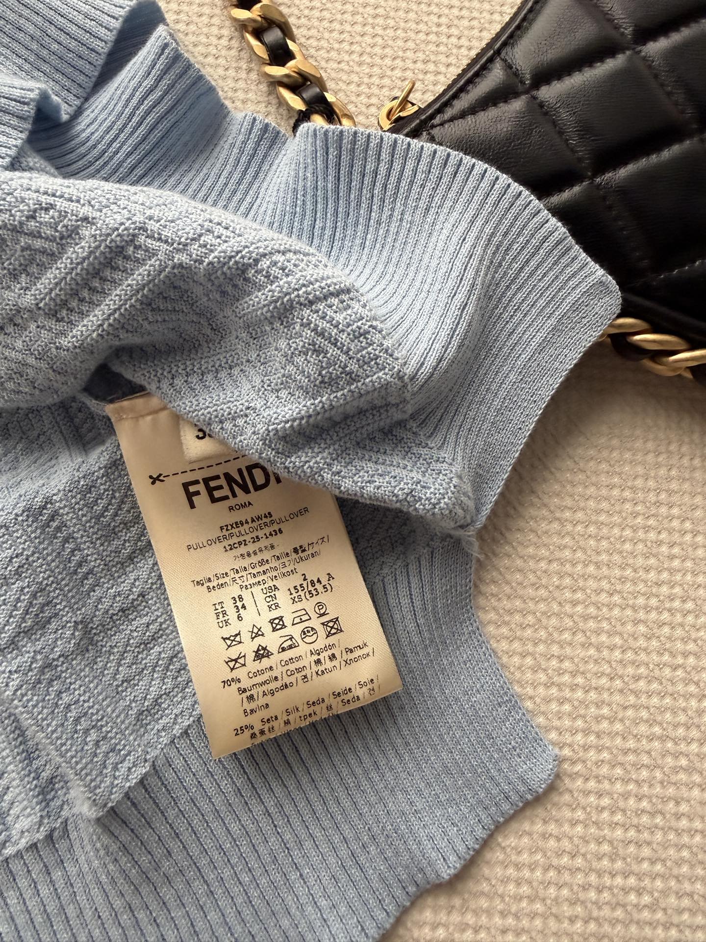 Fend*🆕新品上架 提花圆领针织短袖定制YB丝毛针织材质，质感高级，舒适柔软，圆领针织短袖剪裁，雾霾蓝