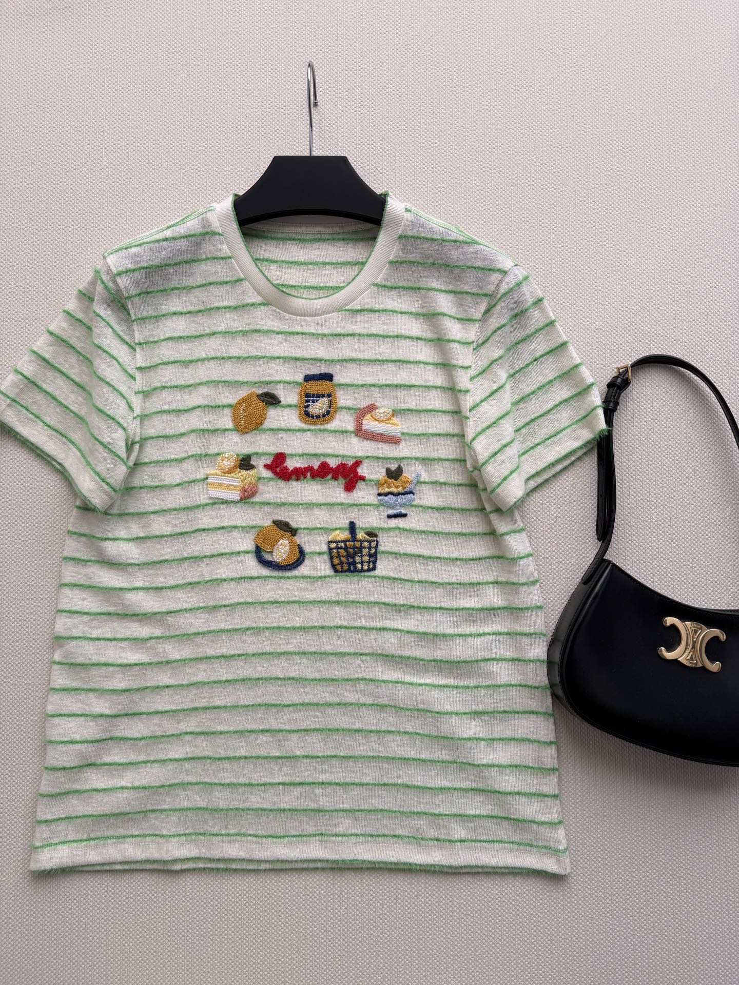 小众新款🆕条纹短袖T恤，ＳＭＬ.