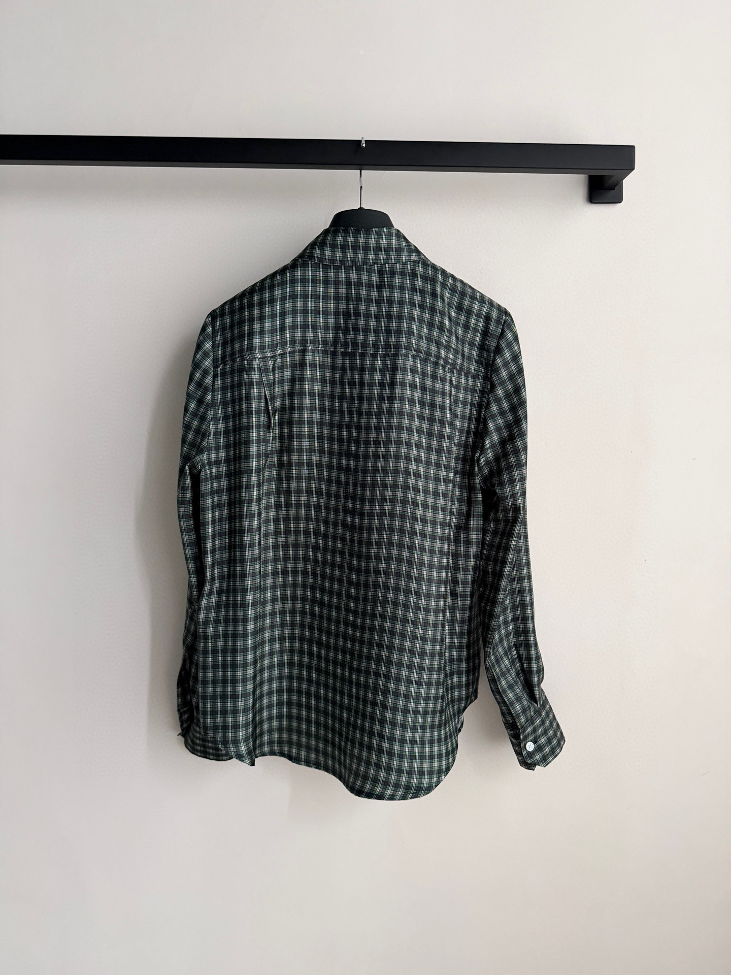 Dio*🆕2026春夏系列绿色格纹衬衫，真丝衬衫，经典格纹设计，深浅绿色交织，复古又时髦✨。高品质真丝面