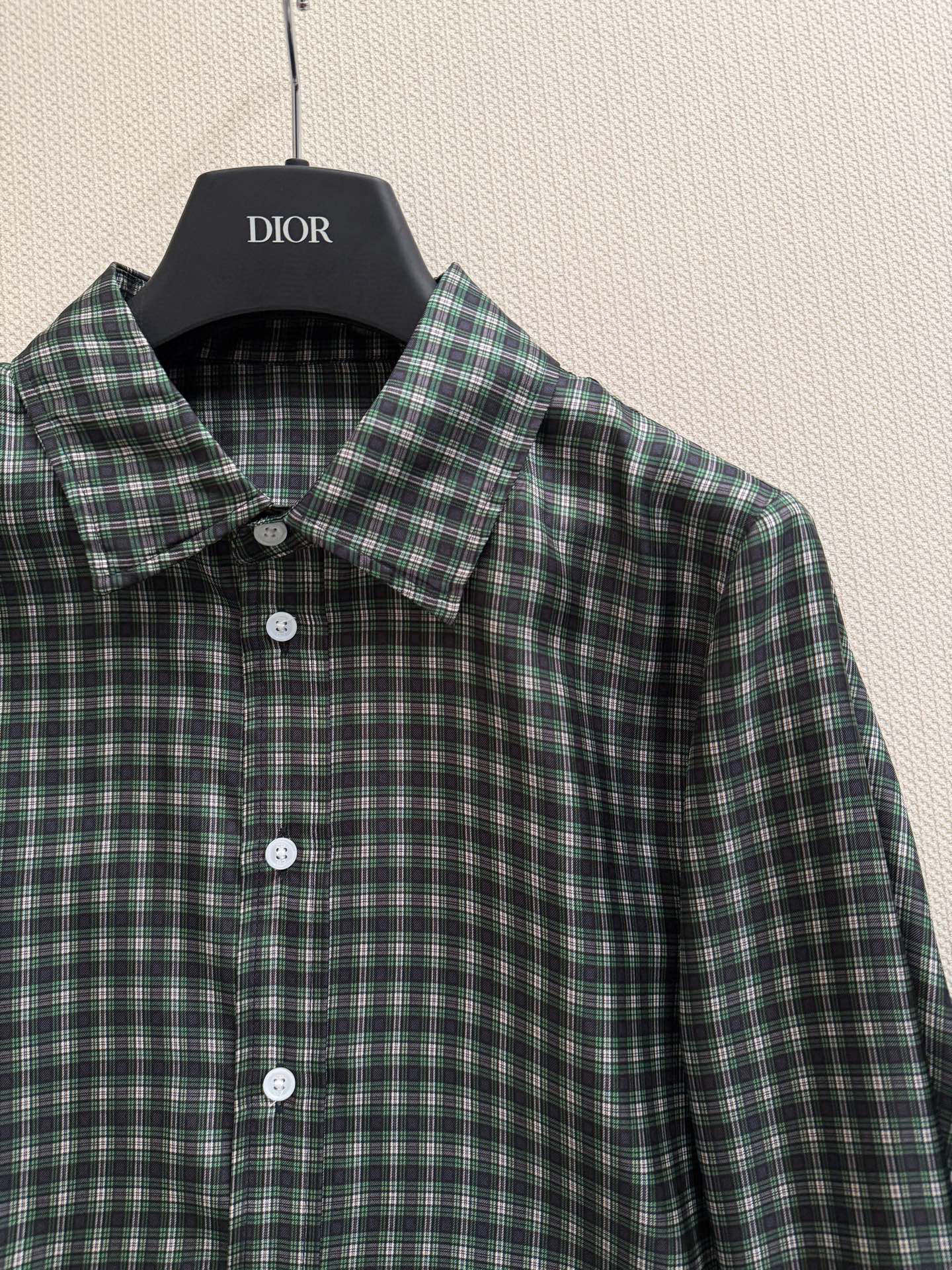 Dio*🆕2026春夏系列绿色格纹衬衫，真丝衬衫，经典格纹设计，深浅绿色交织，复古又时髦✨。高品质真丝面