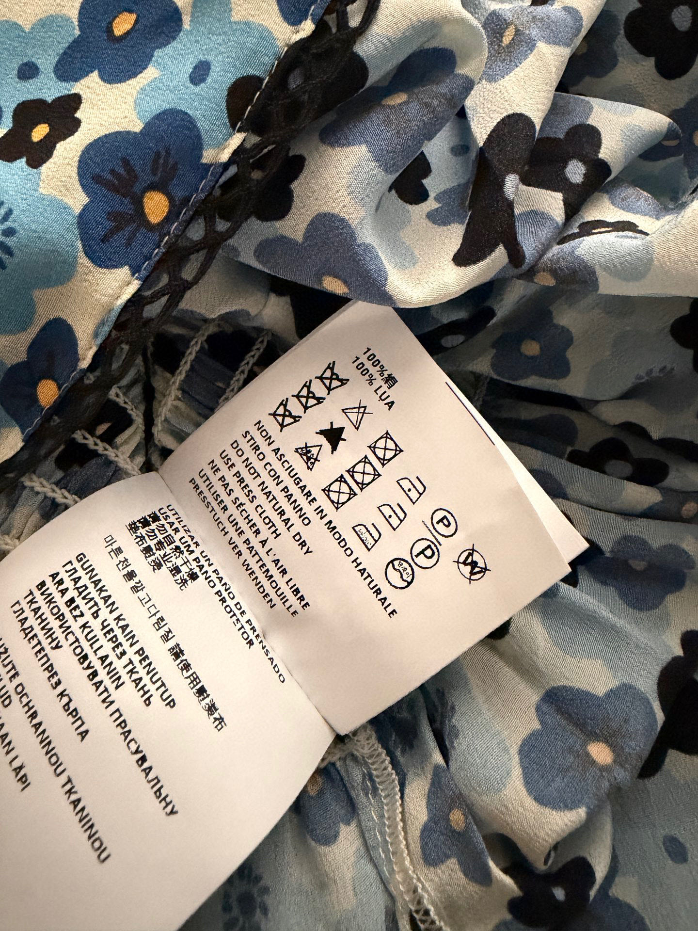 𝐌𝐢𝐮𝐌𝐢*26new🪄重磅桑蚕丝碎花丝带背心裙🩵🩵🌷定制碎花元素搭配背心无袖版型，上身纯欲风氛围感满满