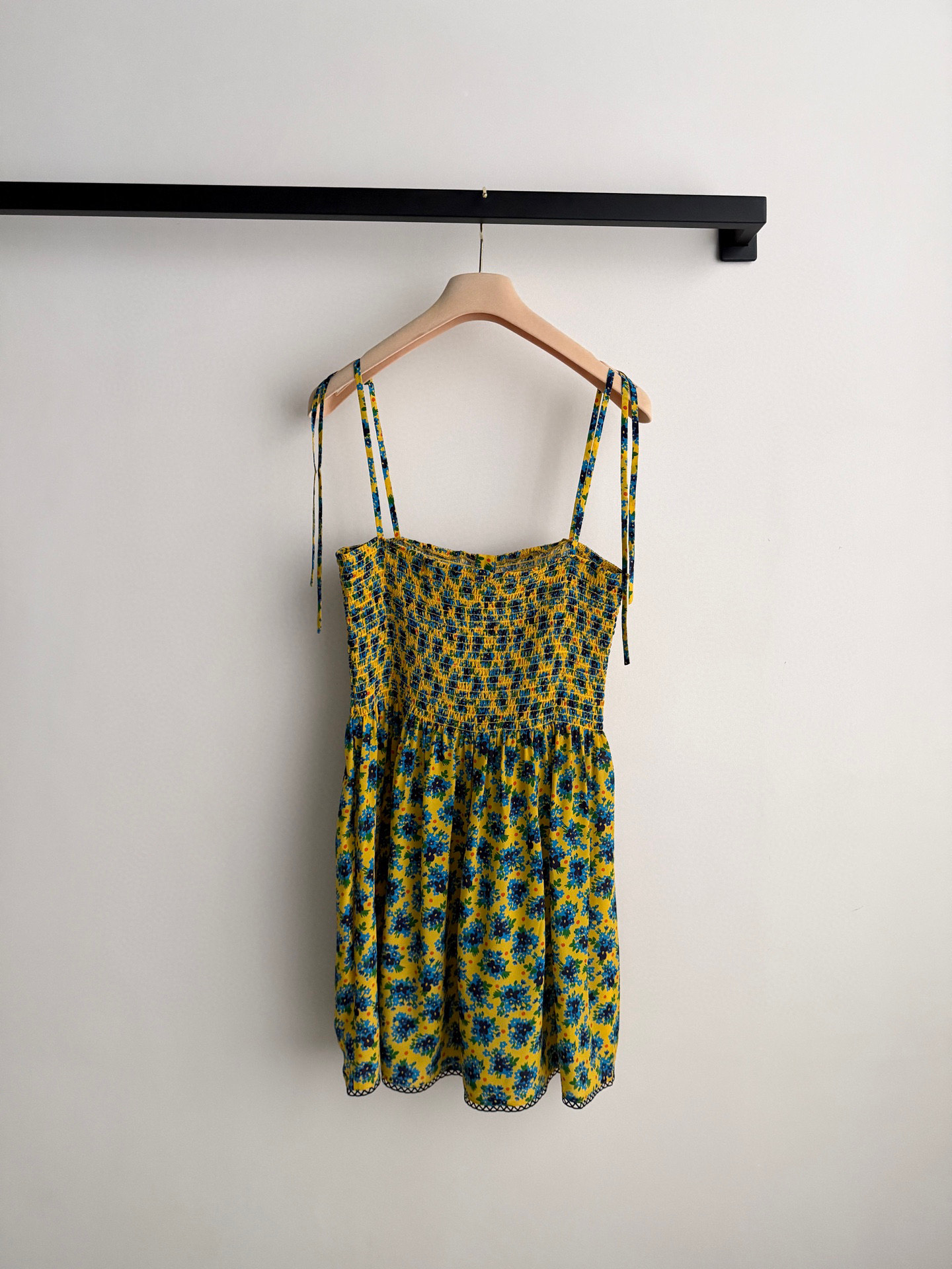 Miumi* 🆕26Ss春夏新款 向日葵黄碎花吊带真丝连衣裙丨⚠独家yb开发！顶级高版出品！元气向日葵黄