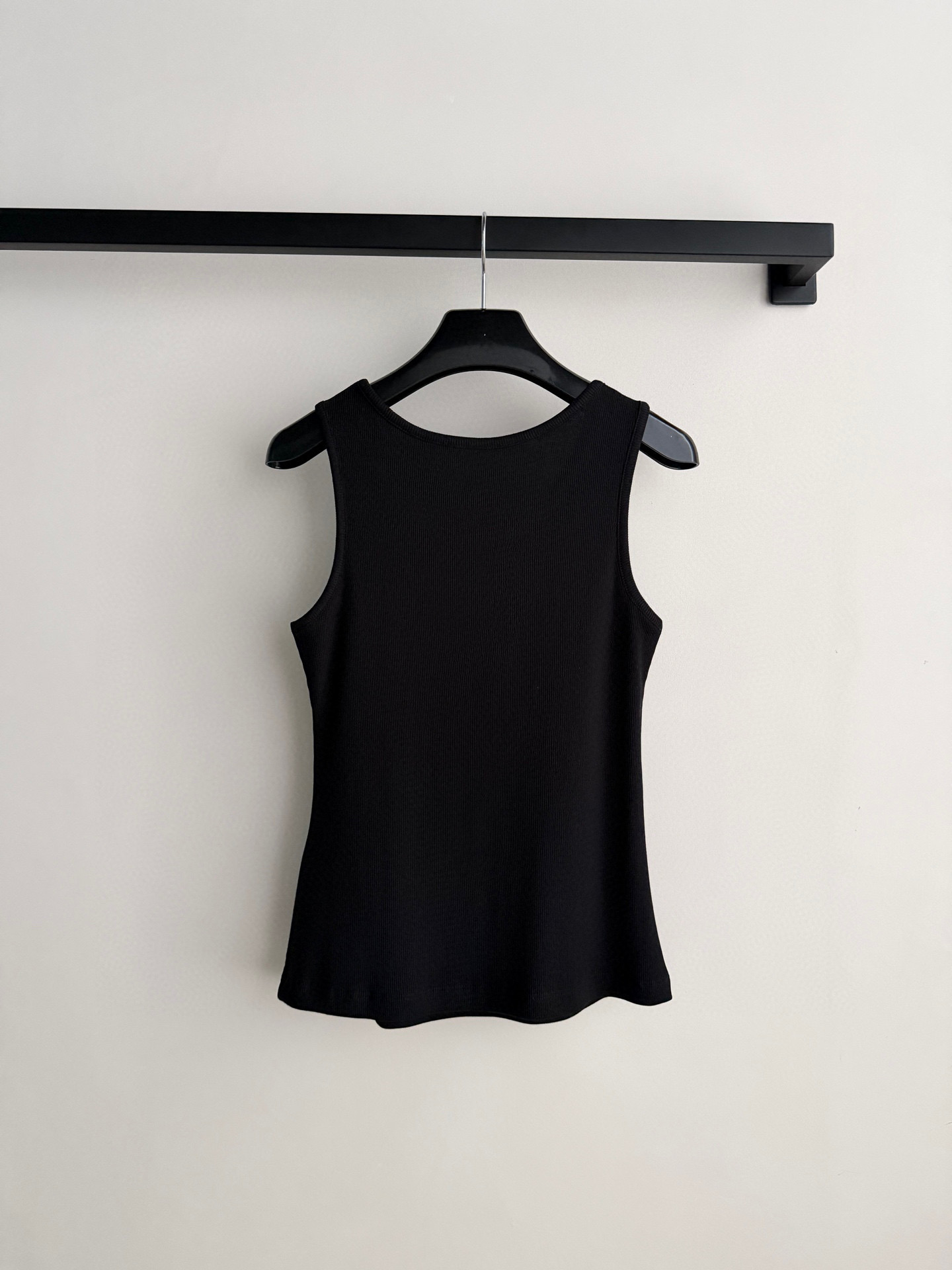 SaintLauren*🆕Cassandre系列背心，采用柔软棉质面料，贴身舒适，春夏穿超合适！胸前YS