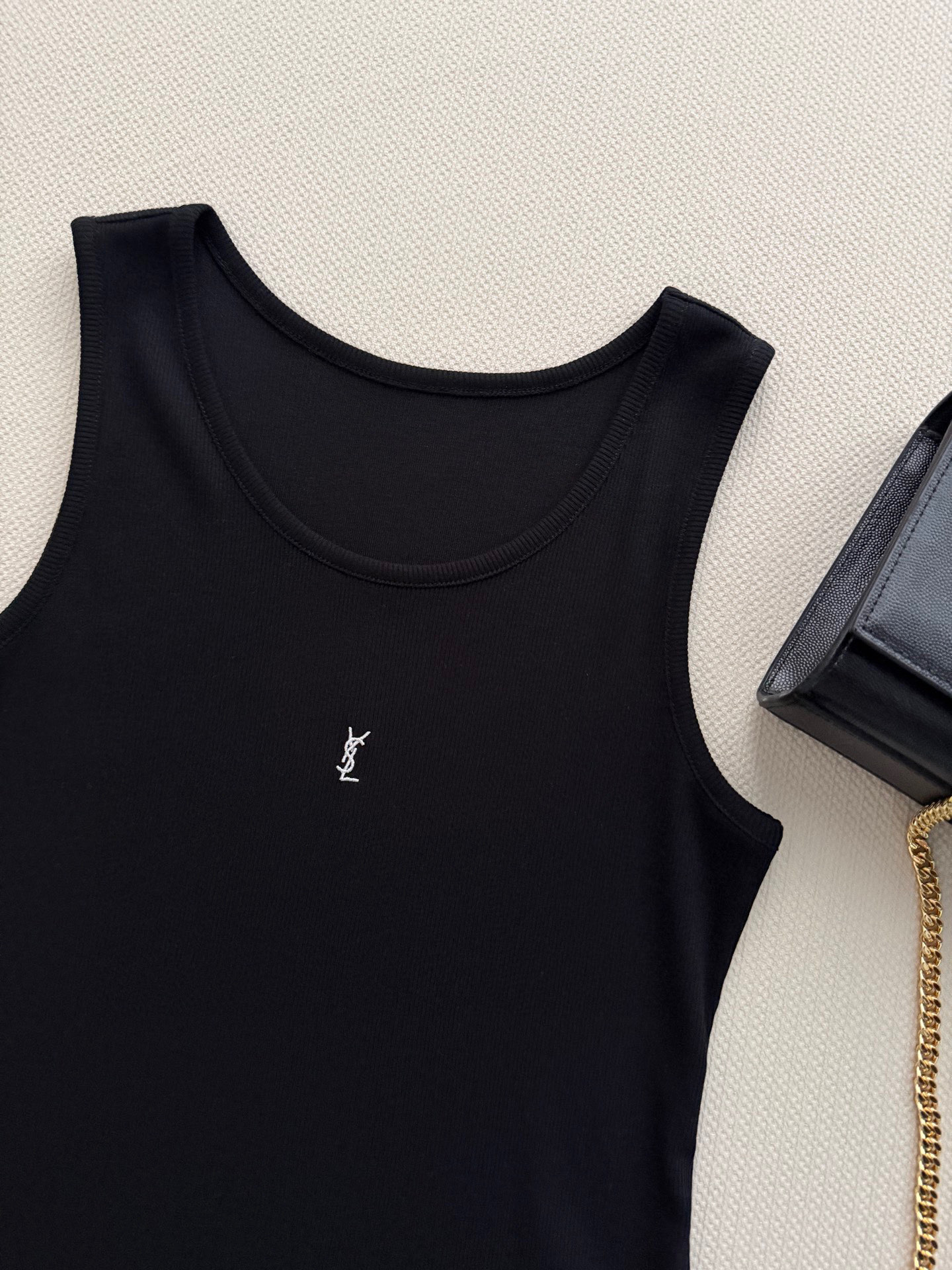 SaintLauren*🆕Cassandre系列背心，采用柔软棉质面料，贴身舒适，春夏穿超合适！胸前YS