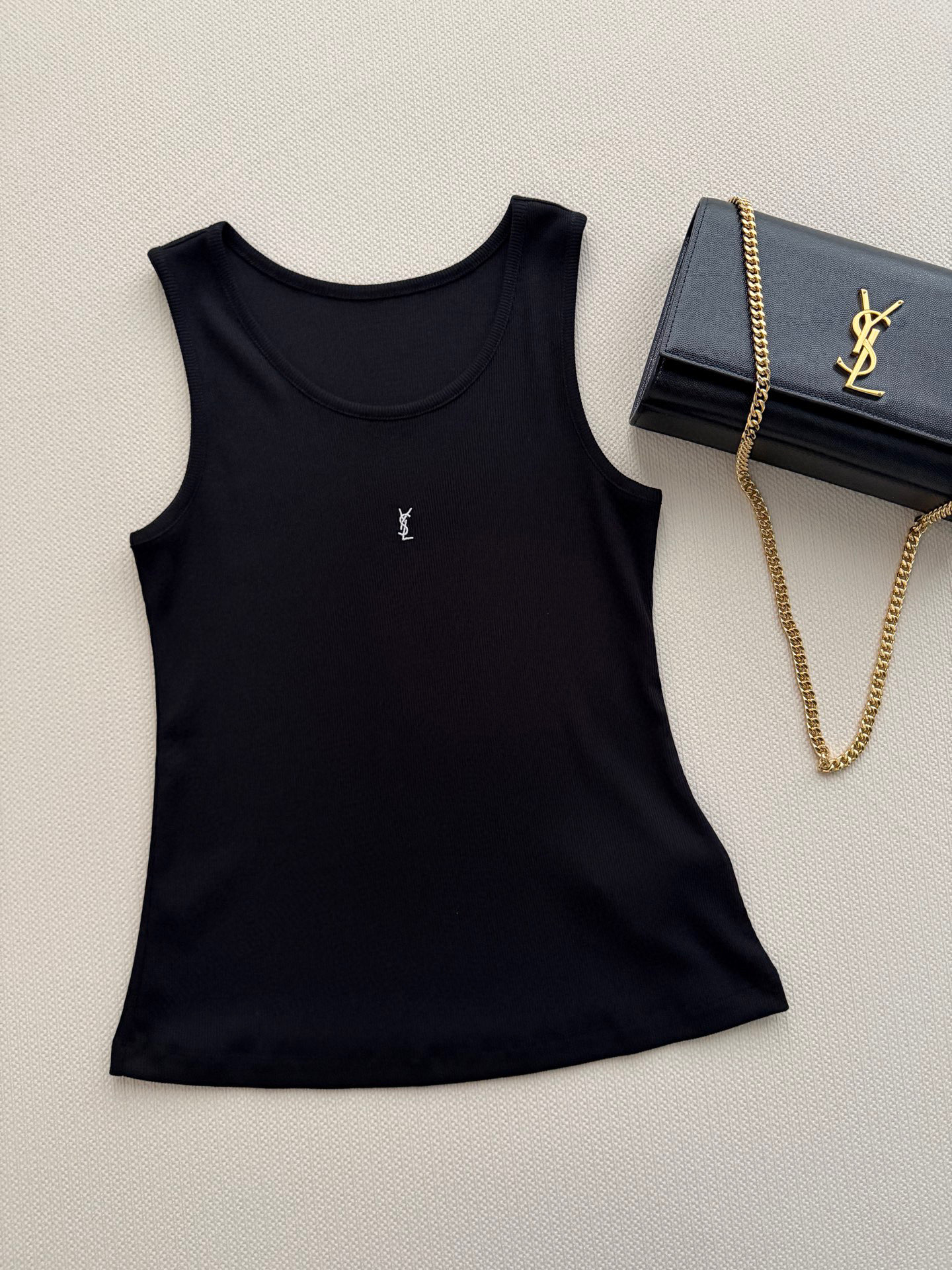 SaintLauren*🆕Cassandre系列背心，采用柔软棉质面料，贴身舒适，春夏穿超合适！胸前YS