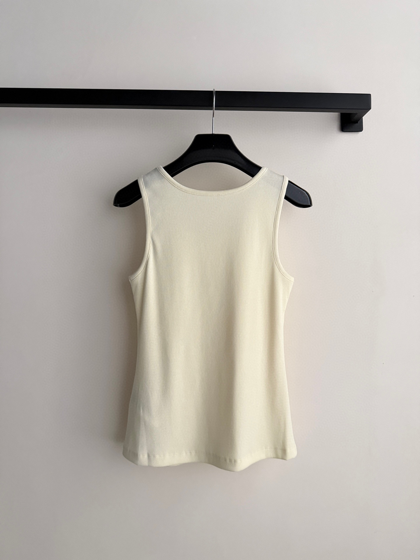 SaintLauren*🆕Cassandre系列背心，采用柔软棉质面料，贴身舒适，春夏穿超合适！胸前YS