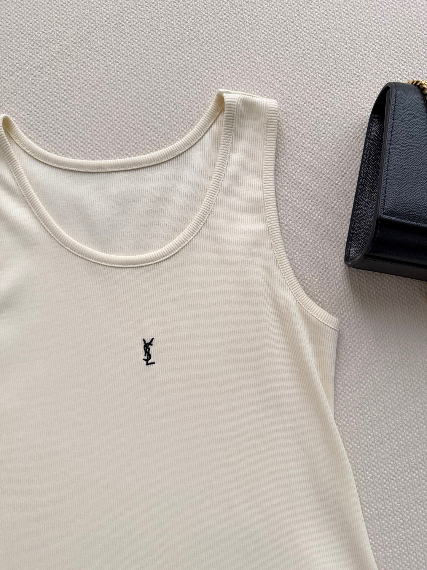 SaintLauren*🆕Cassandre系列背心，采用柔软棉质面料，贴身舒适，春夏穿超合适！胸前YS