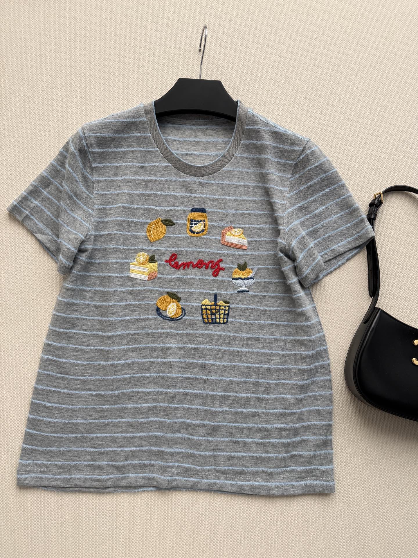 小众新款🆕条纹短袖T恤，ＳＭＬ.