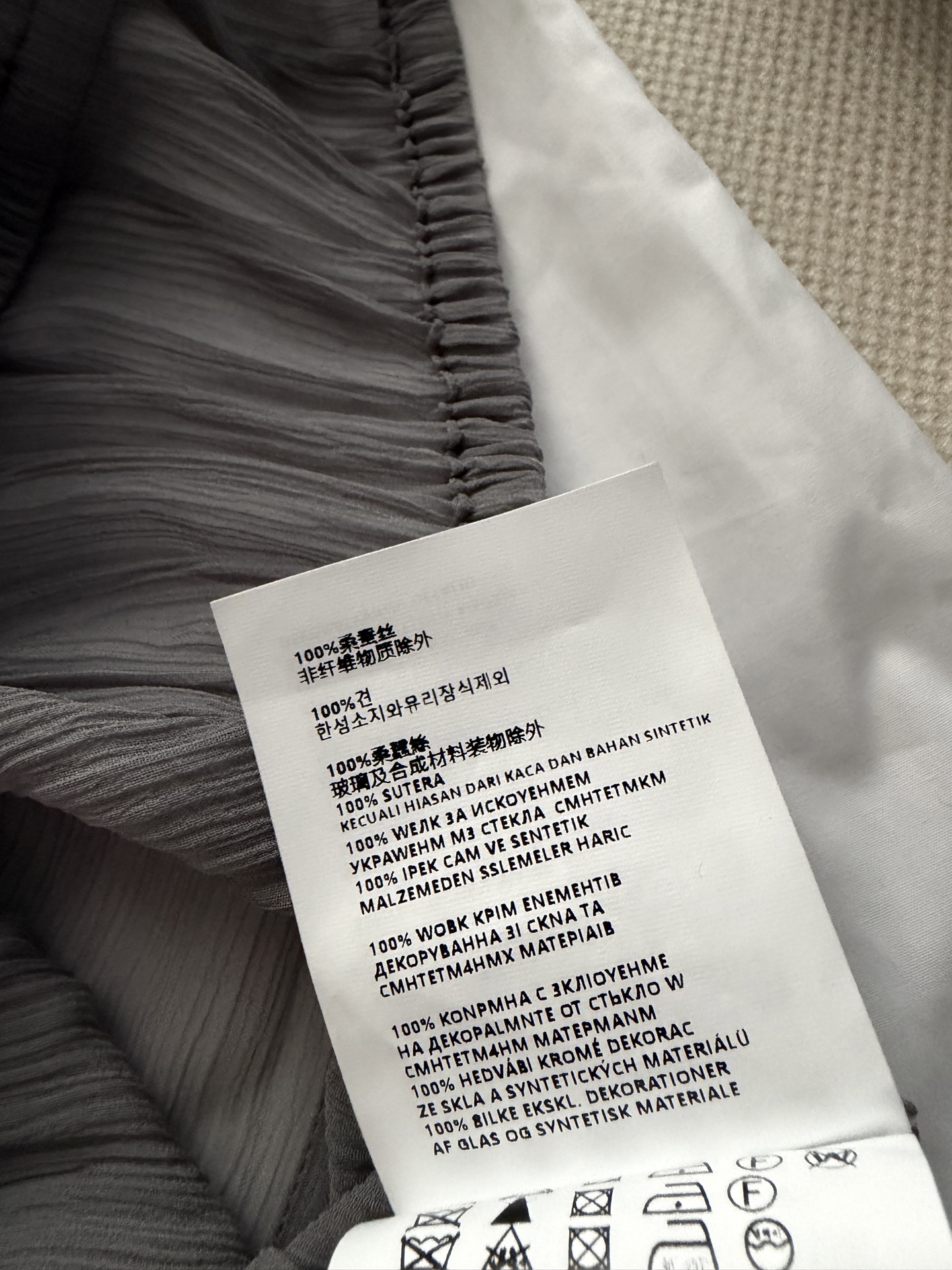 Prad*🆕26新款！两件套半身裙。灰调浪漫，半透纱影里藏着重工珠绣的精致，把春日繁花穿在身上，清冷又温