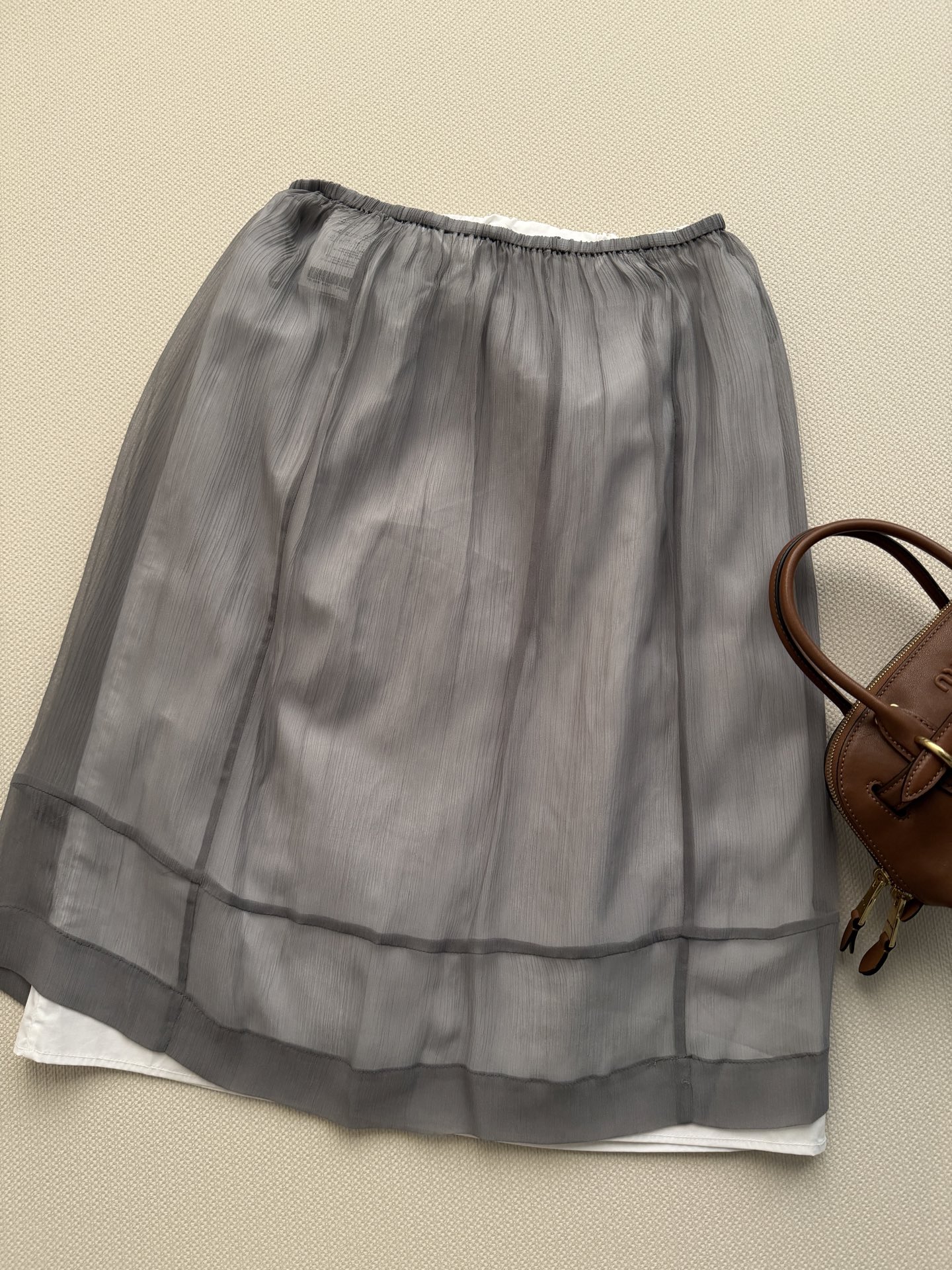 Prad*🆕26新款！两件套半身裙。灰调浪漫，半透纱影里藏着重工珠绣的精致，把春日繁花穿在身上，清冷又温