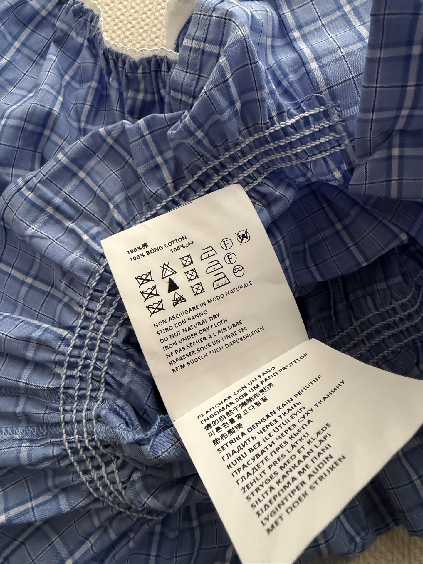 𝐌𝐢𝐮𝐌𝐢*🆕26new🪄蓝白格纹一字肩上衣轻薄棉质面料，透气舒适，春夏穿超合适！一字肩设计露锁骨，泡泡