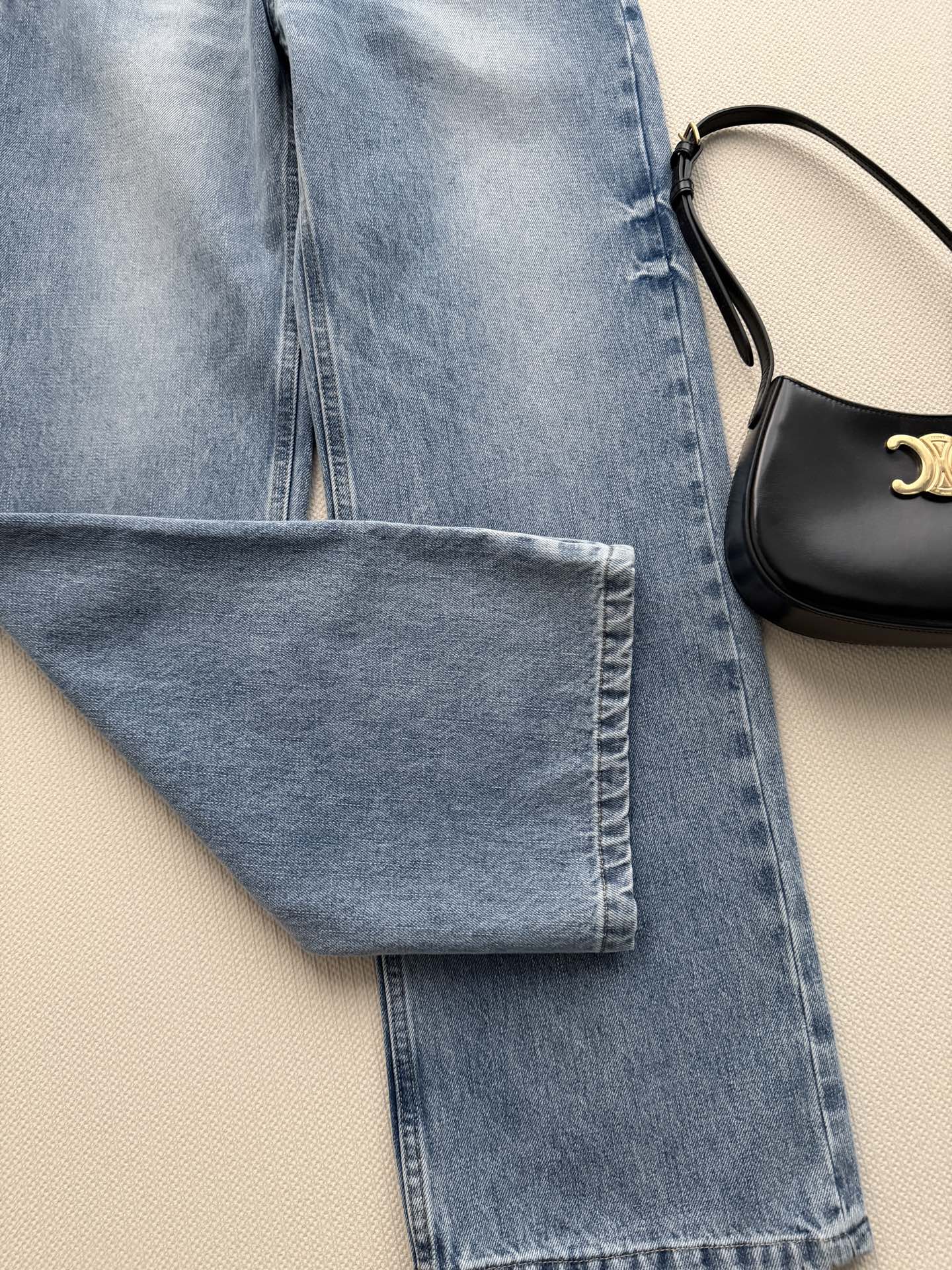 Celin* 🆕26春夏系列直筒牛仔裤 经典丹宁材质，复古水洗工艺，质感满分!宽松直筒版型，后袋简约实用