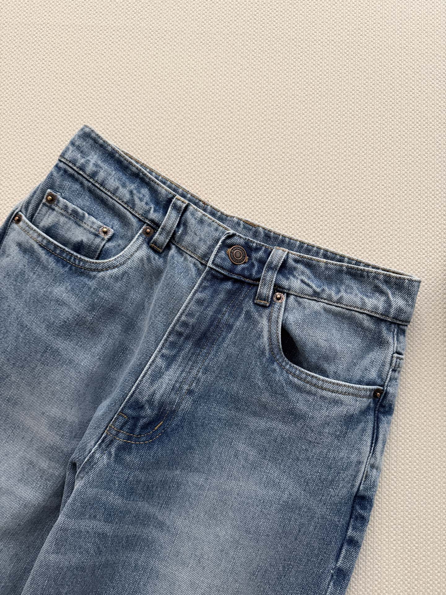 Celin* 🆕26春夏系列直筒牛仔裤 经典丹宁材质，复古水洗工艺，质感满分!宽松直筒版型，后袋简约实用