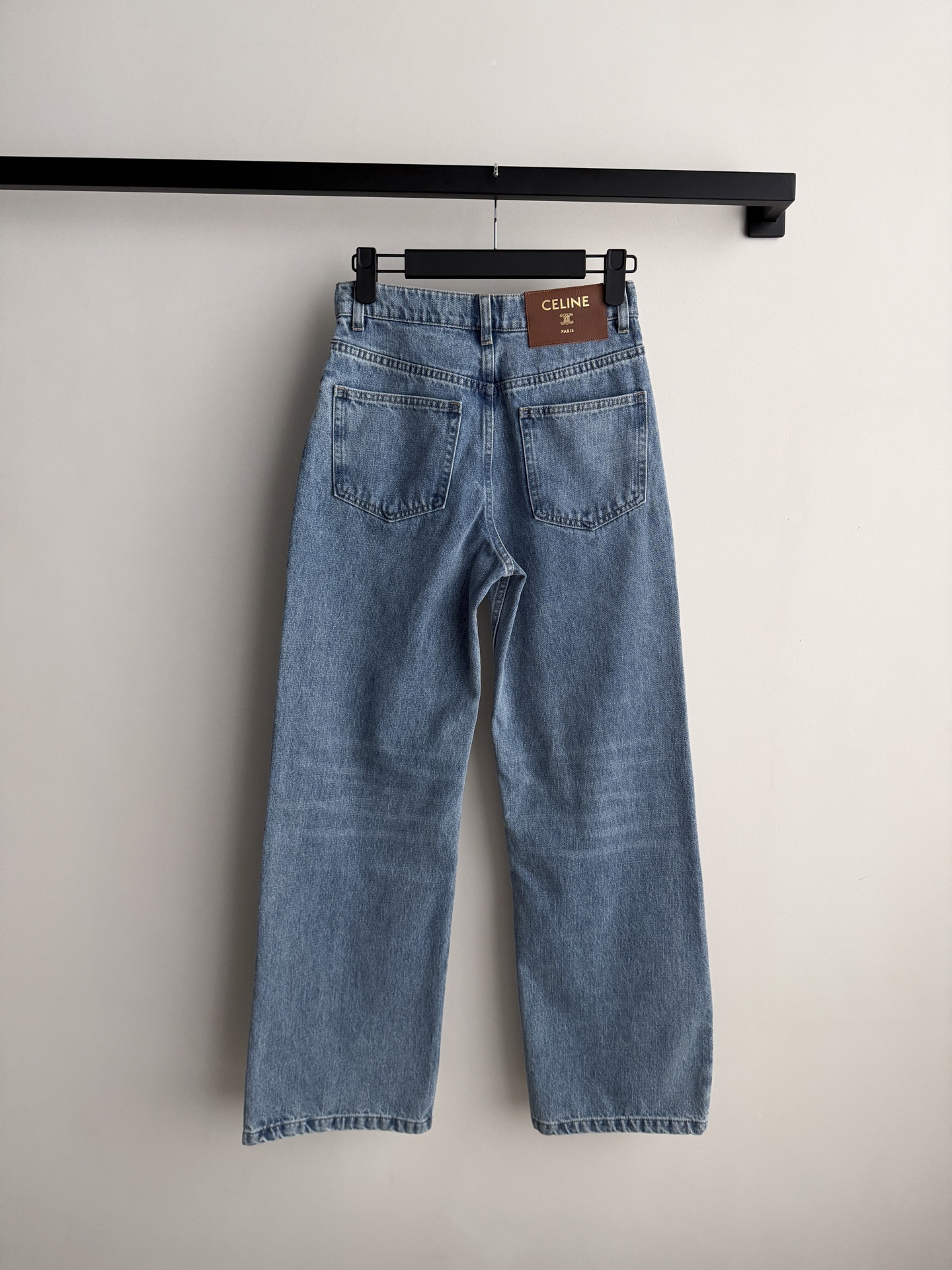 Celin* 🆕26春夏系列直筒牛仔裤 经典丹宁材质，复古水洗工艺，质感满分!宽松直筒版型，后袋简约实用