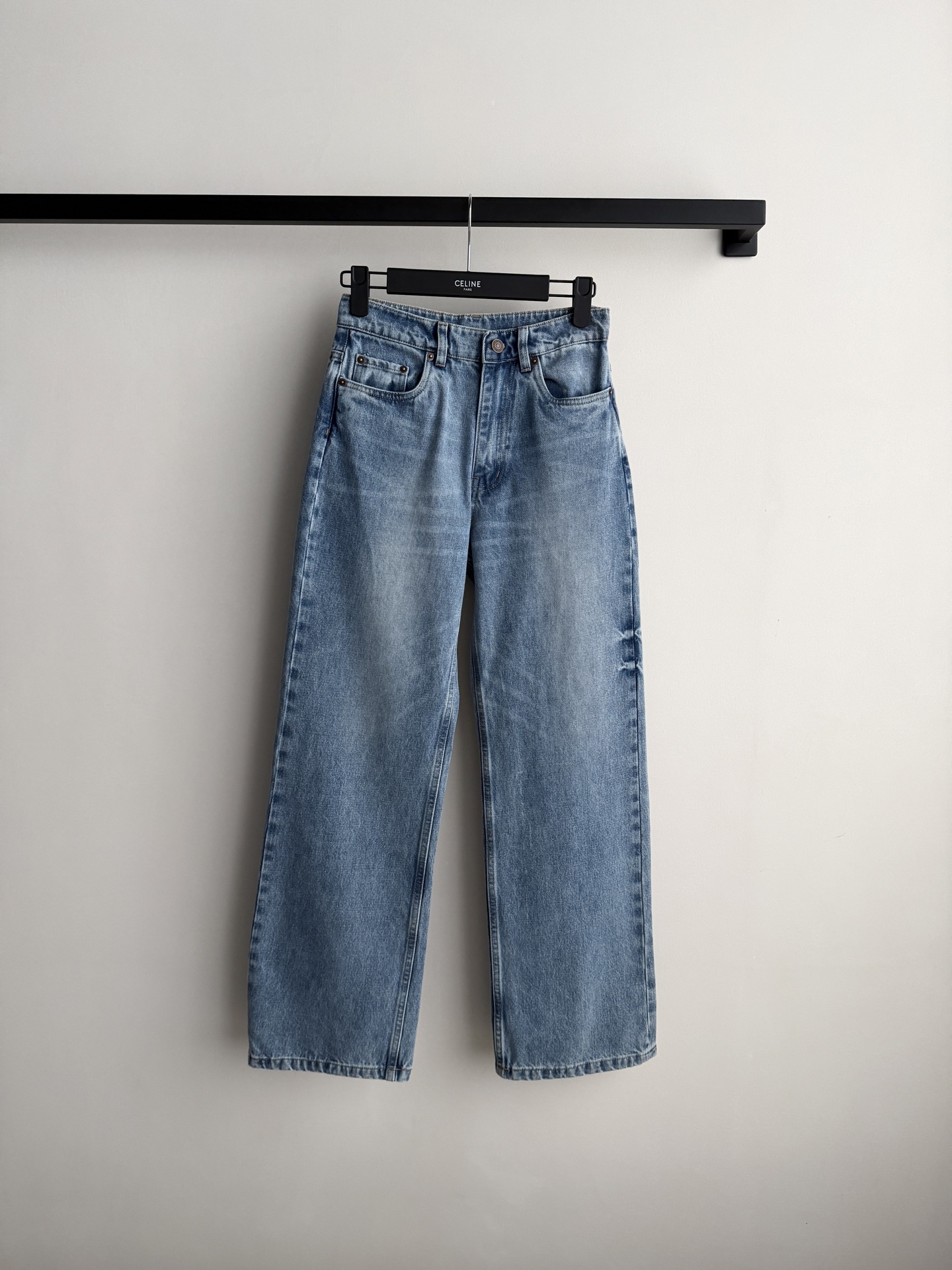 Celin* 🆕26春夏系列直筒牛仔裤 经典丹宁材质，复古水洗工艺，质感满分!宽松直筒版型，后袋简约实用