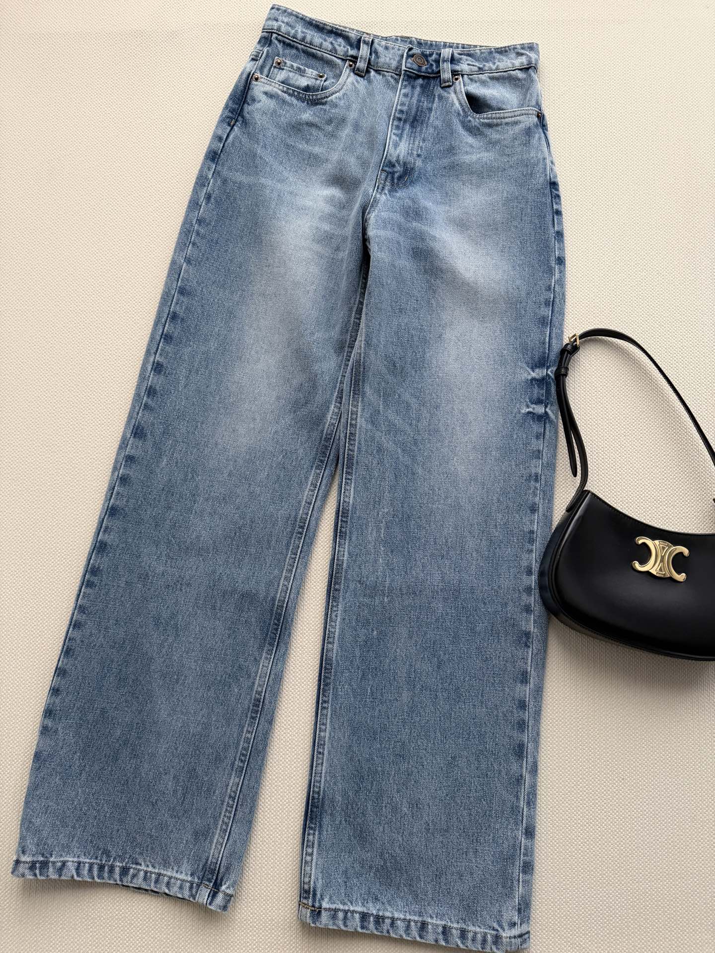 Celin* 🆕26春夏系列直筒牛仔裤 经典丹宁材质，复古水洗工艺，质感满分!宽松直筒版型，后袋简约实用