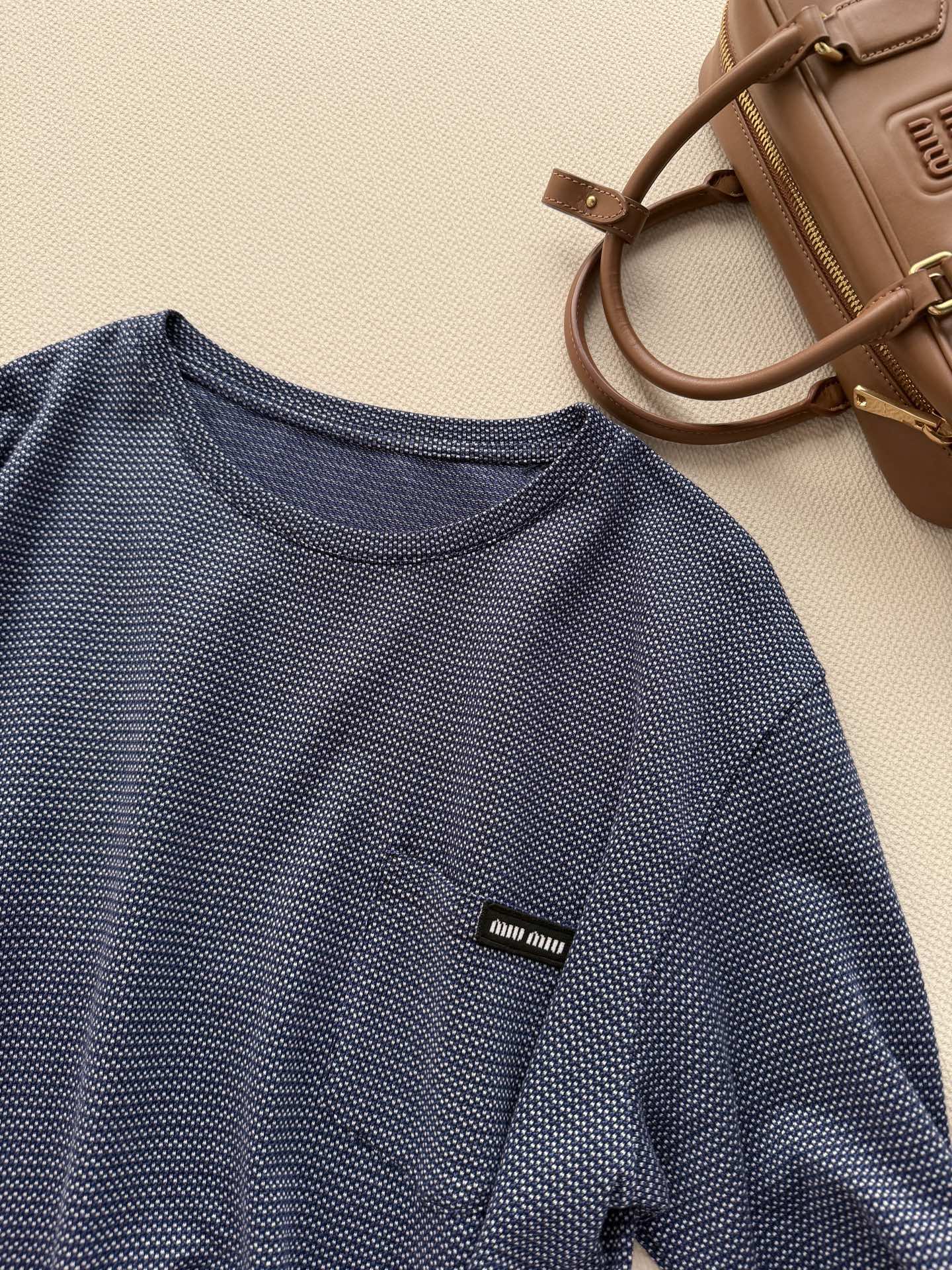 Miumi* 🆕26新款 定制提花纯棉面料 柔软舒适圆领落肩打底衫男女同款 和柜子同步更新 和首批vip