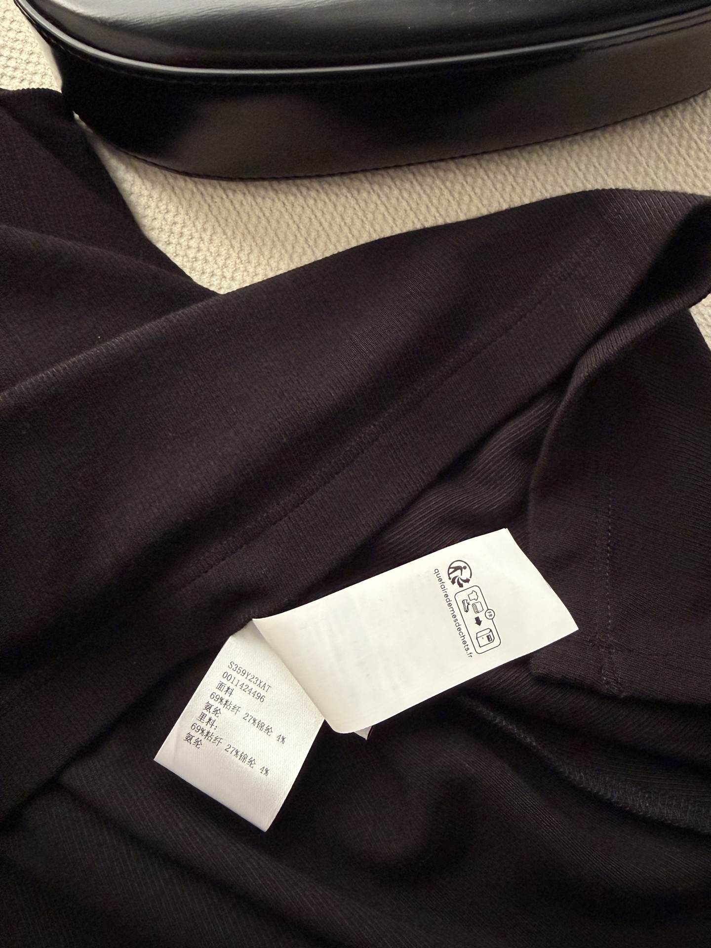 Loew*🆕这款刺绣工字背心，采用高品质面料，垂坠感和透气性都很棒，夏天穿超舒服！工字领设计修饰肩颈线条