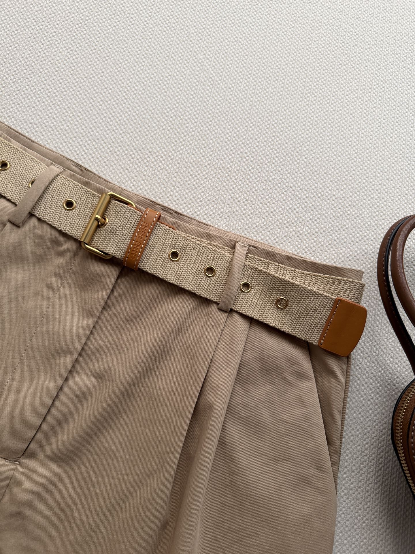 Miumi* 🆕26Ss早春新款 卡其色迷你半裙丨⚠独家yb开发！顶级高版出品！设计重塑学院风。搭配腰带