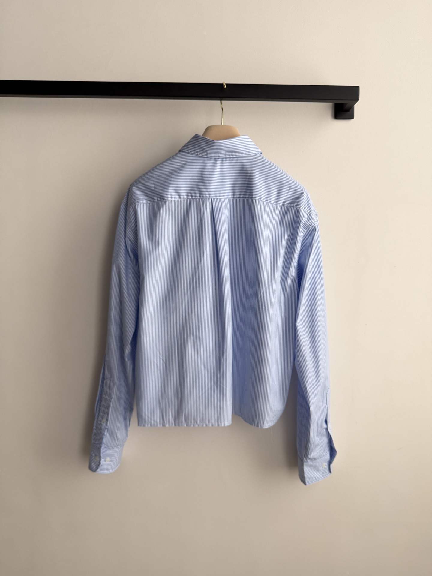 Miumi*26Ss春夏新款条纹衬衫丨⚠独家yb开发！顶级高版出品！以经典蓝白竖条纹唤醒春日元气。宽松短