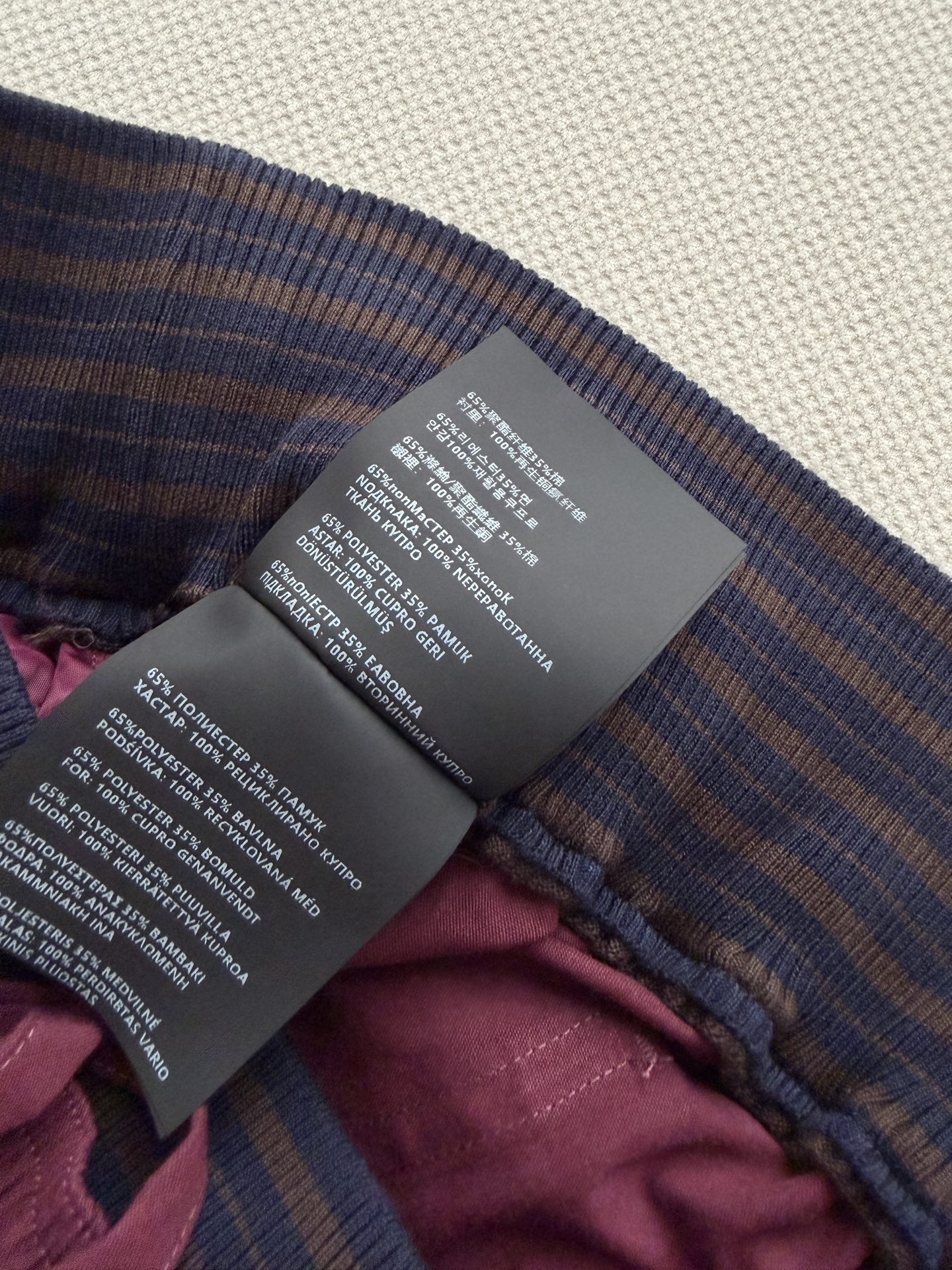 Prad*🆕26新款直筒廓形 中长款设计，后片开衩提升活动便利性，对身材包容度高，兼具休闲感与利落感。松